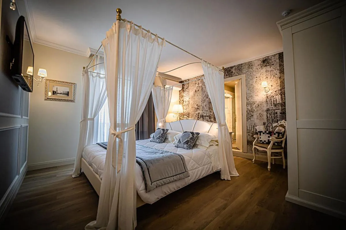 Bedroom, Bed in Hotel Ca' D'Oro Tre Stelle Superior Adults only