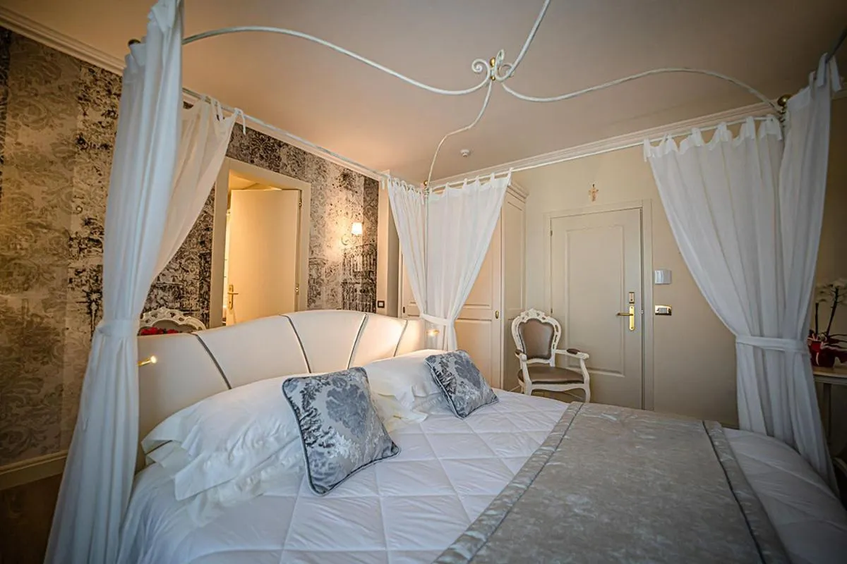 Bed in Hotel Ca' D'Oro Tre Stelle Superior Adults only