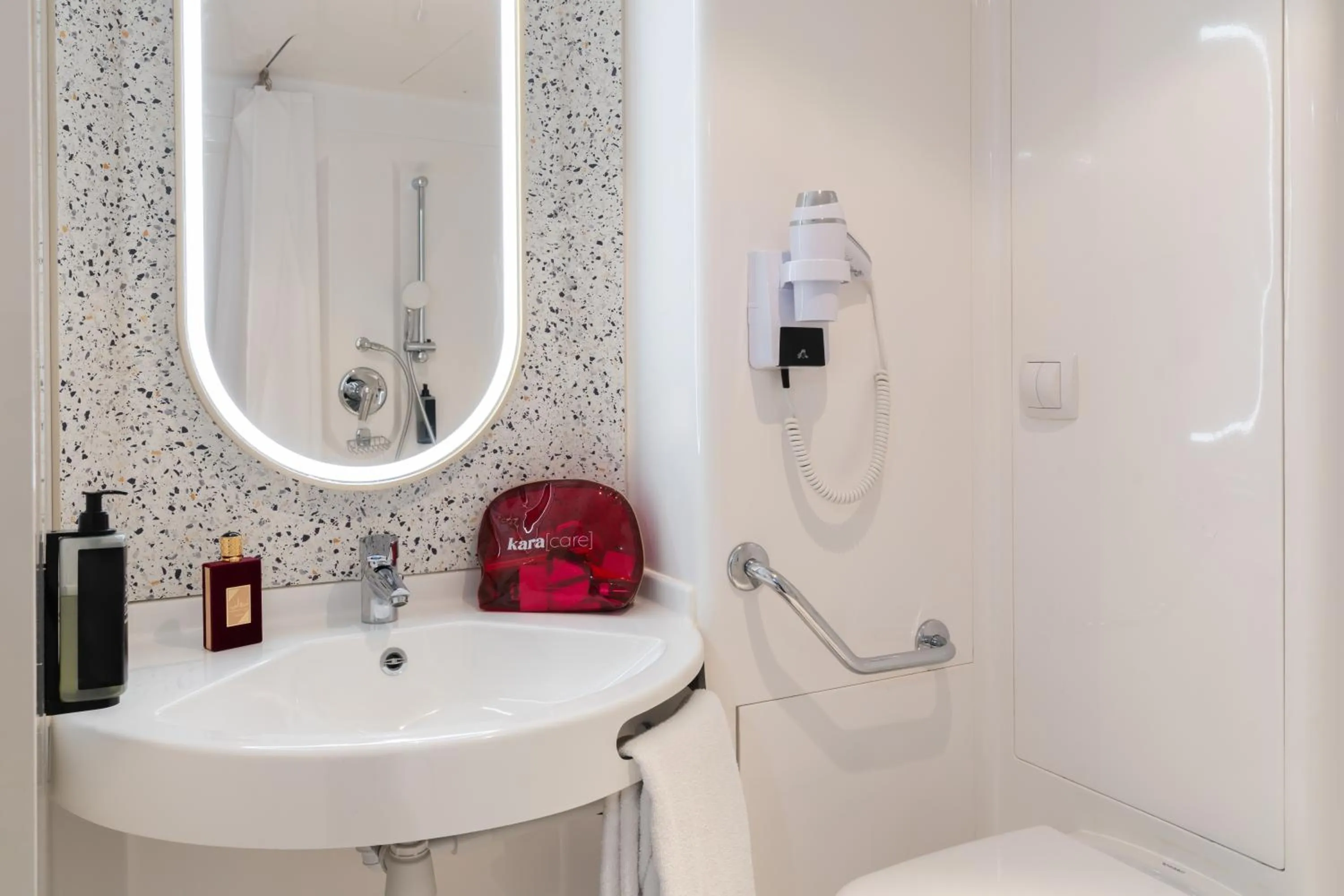 Bathroom in ibis Marne La Vallée Val d'Europe