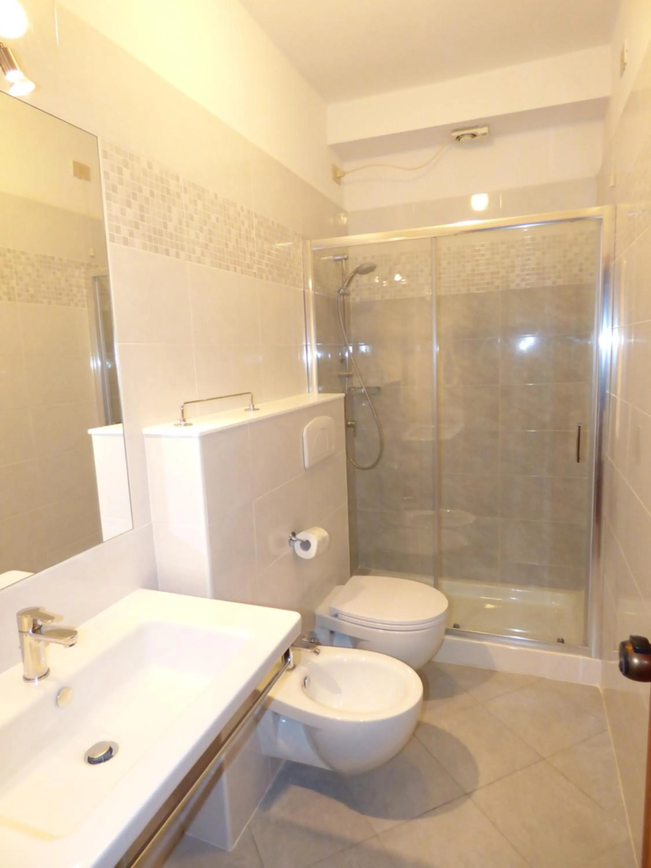 Shower in Ghiacci Vecchi Residence