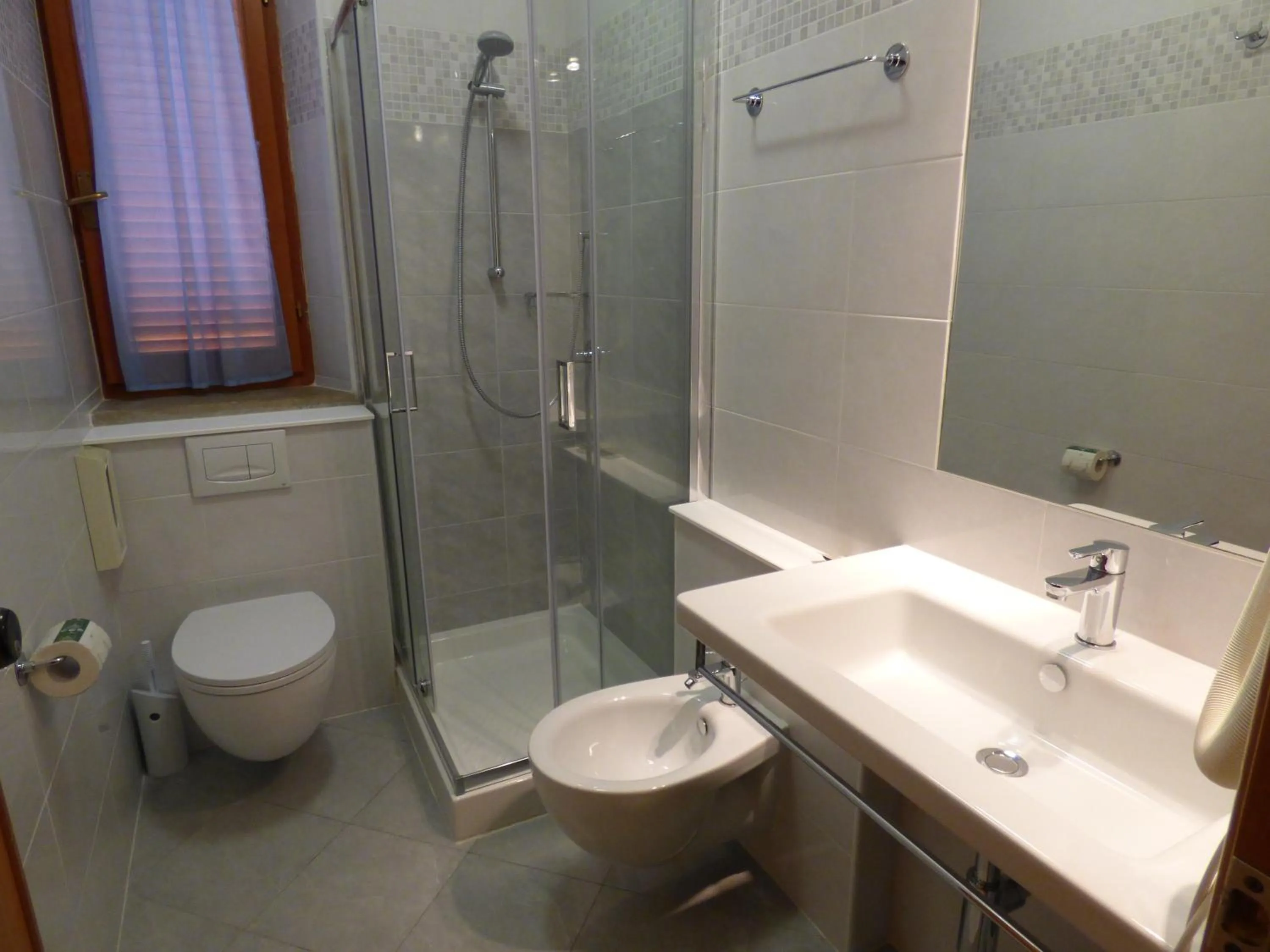 Shower in Ghiacci Vecchi Residence