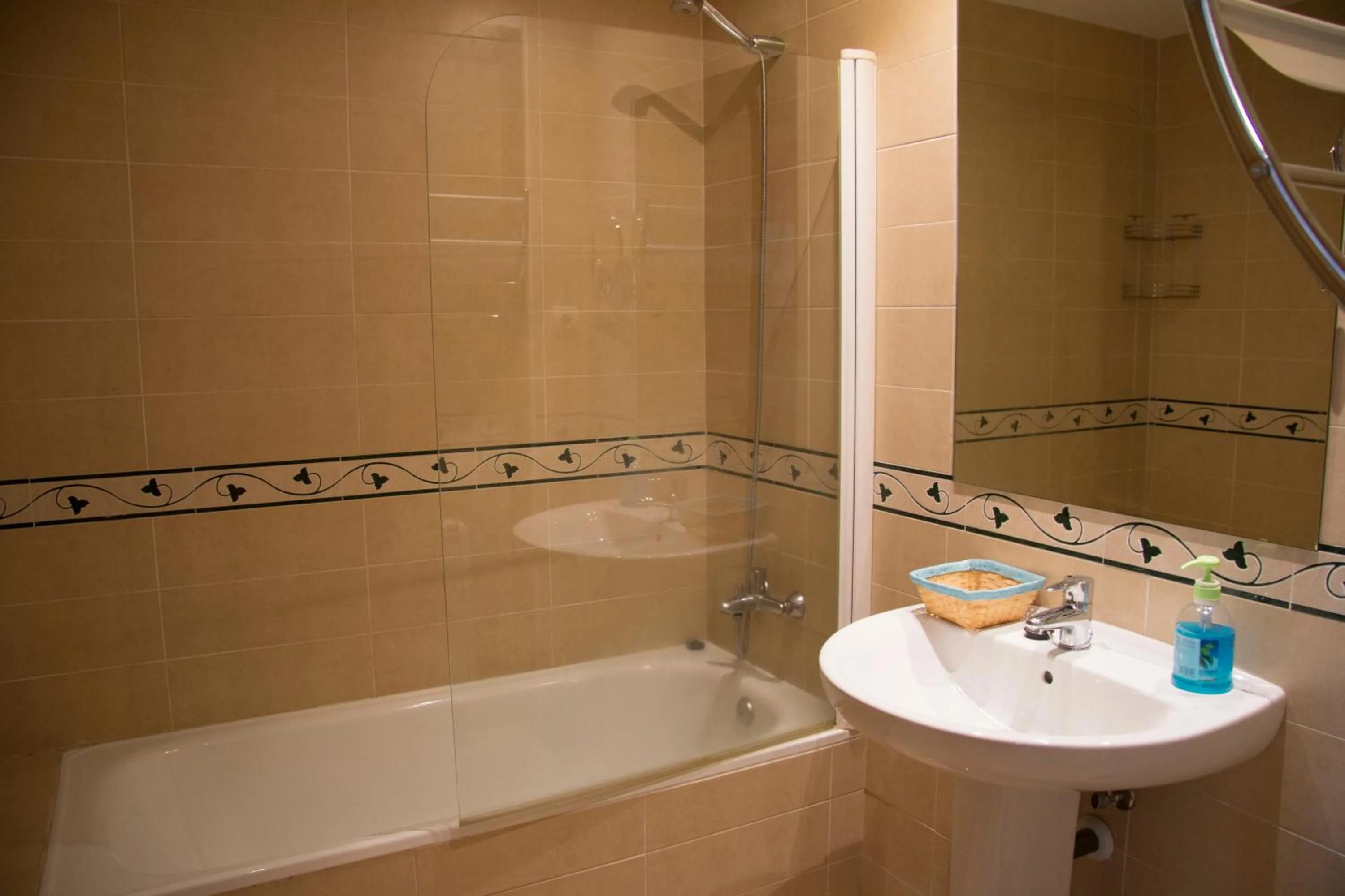 Shower in Apartahotel Rural CollaRubio Luxury