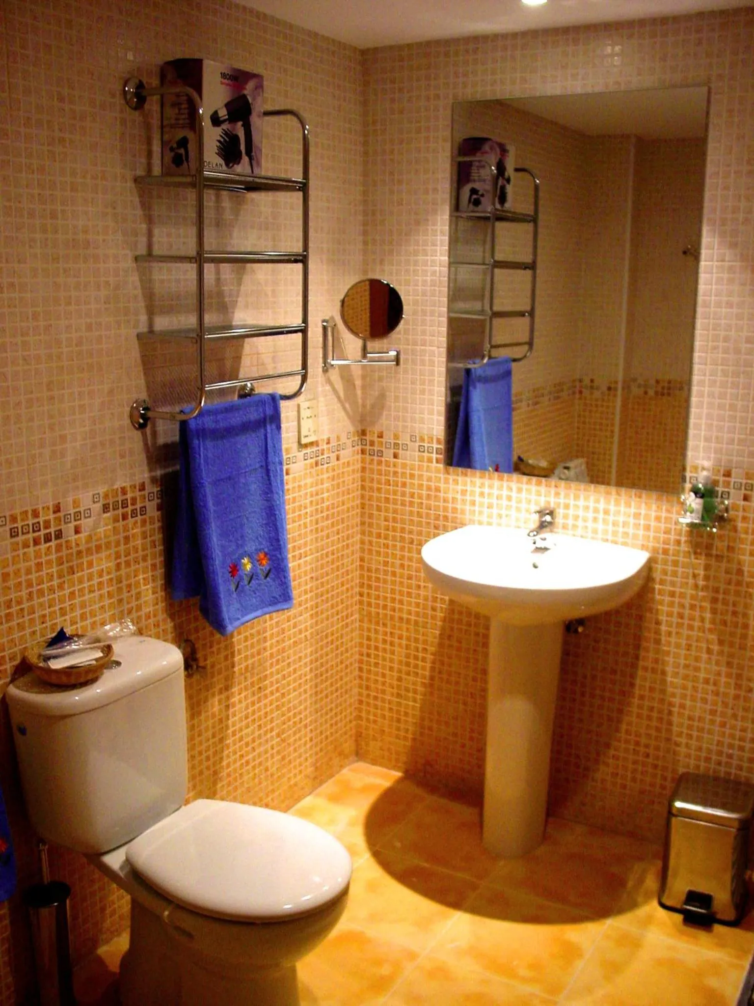Toilet in Apartahotel Rural CollaRubio Luxury