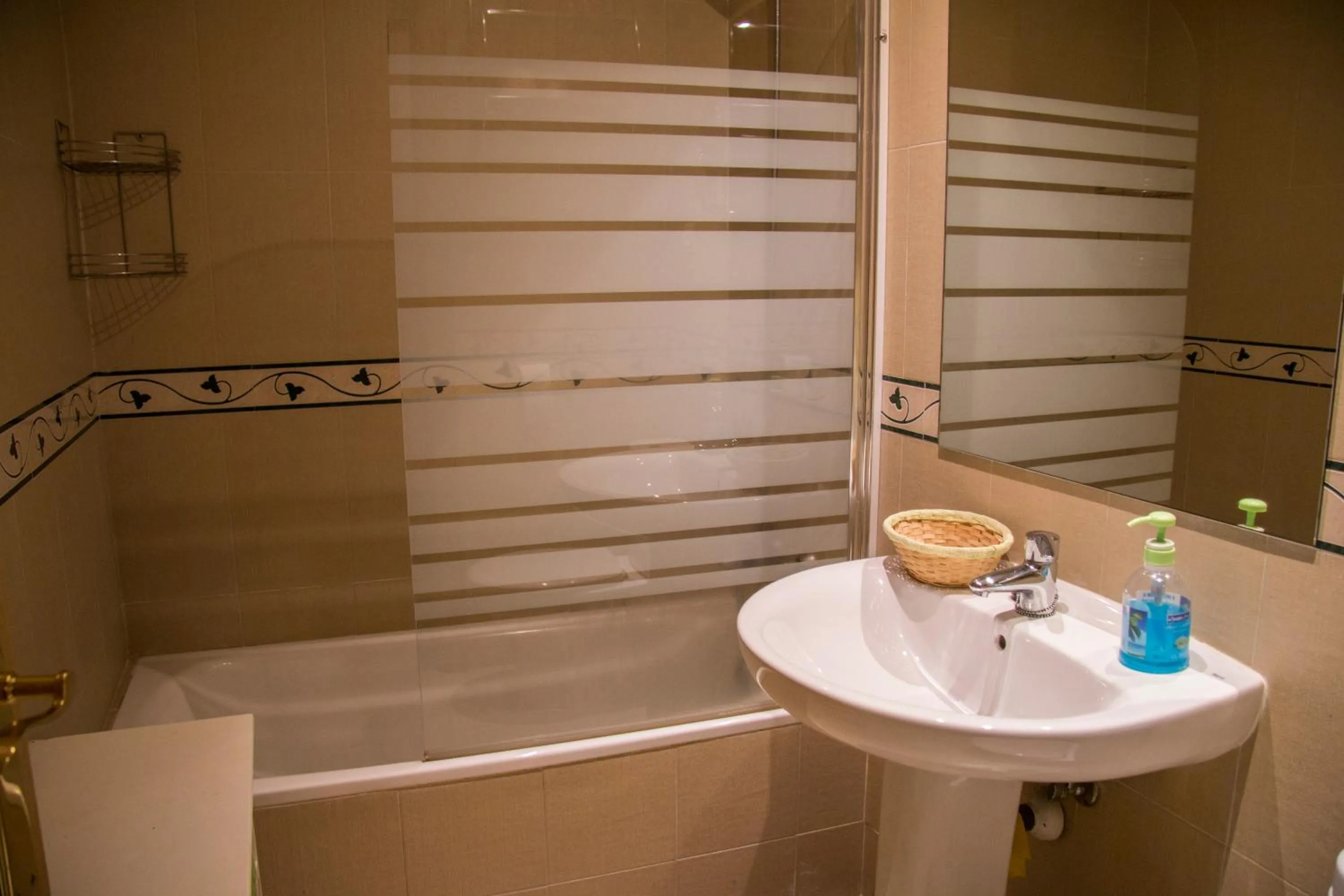 Shower in Apartahotel Rural CollaRubio Luxury