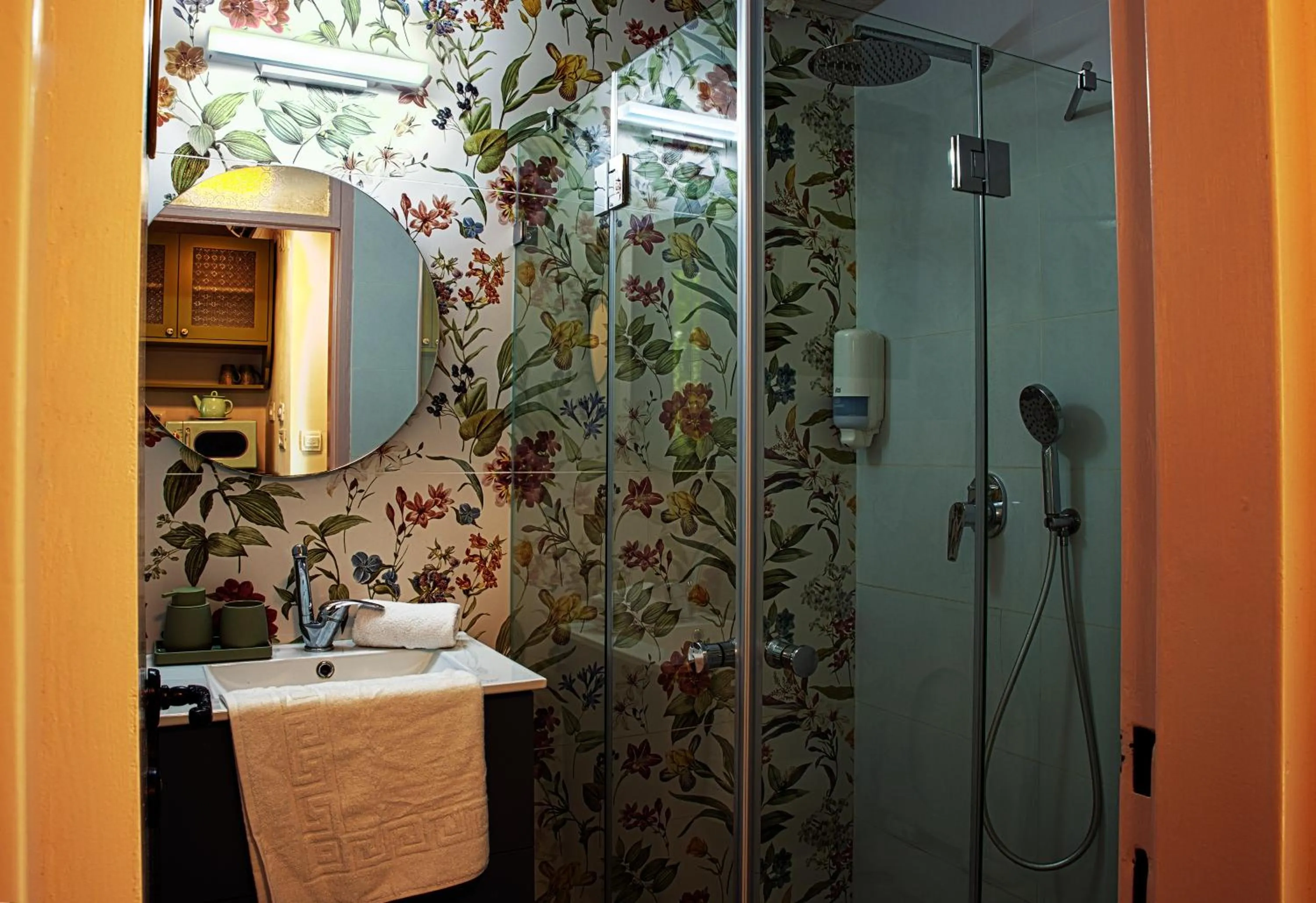 Shower in Neve Shalom Hotel