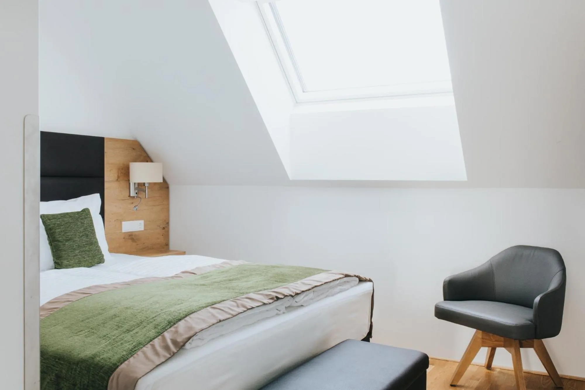 Bedroom, Bed in Parks 73 The Townhouse Hotel