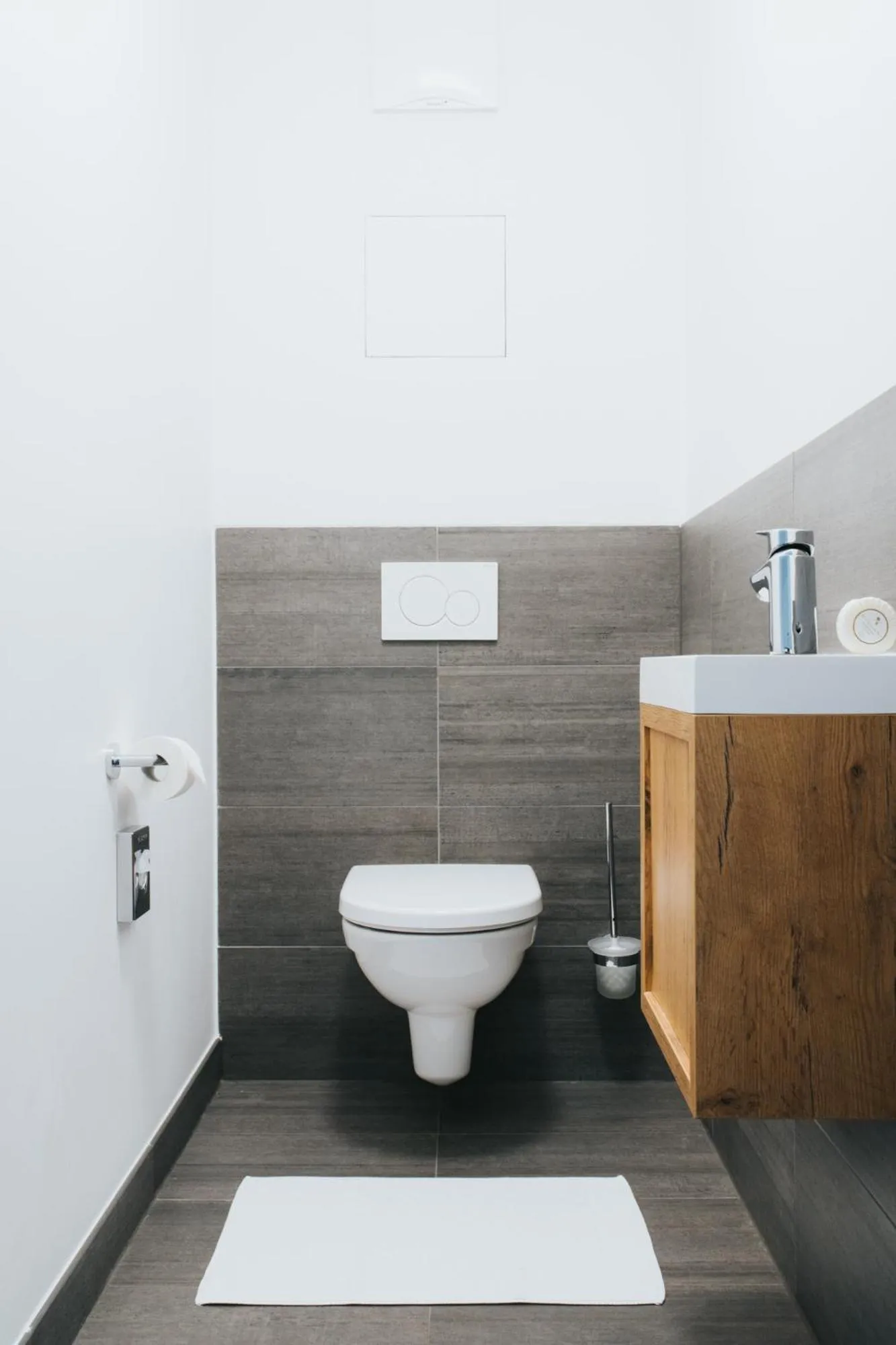 Toilet in Parks 73 The Townhouse Hotel