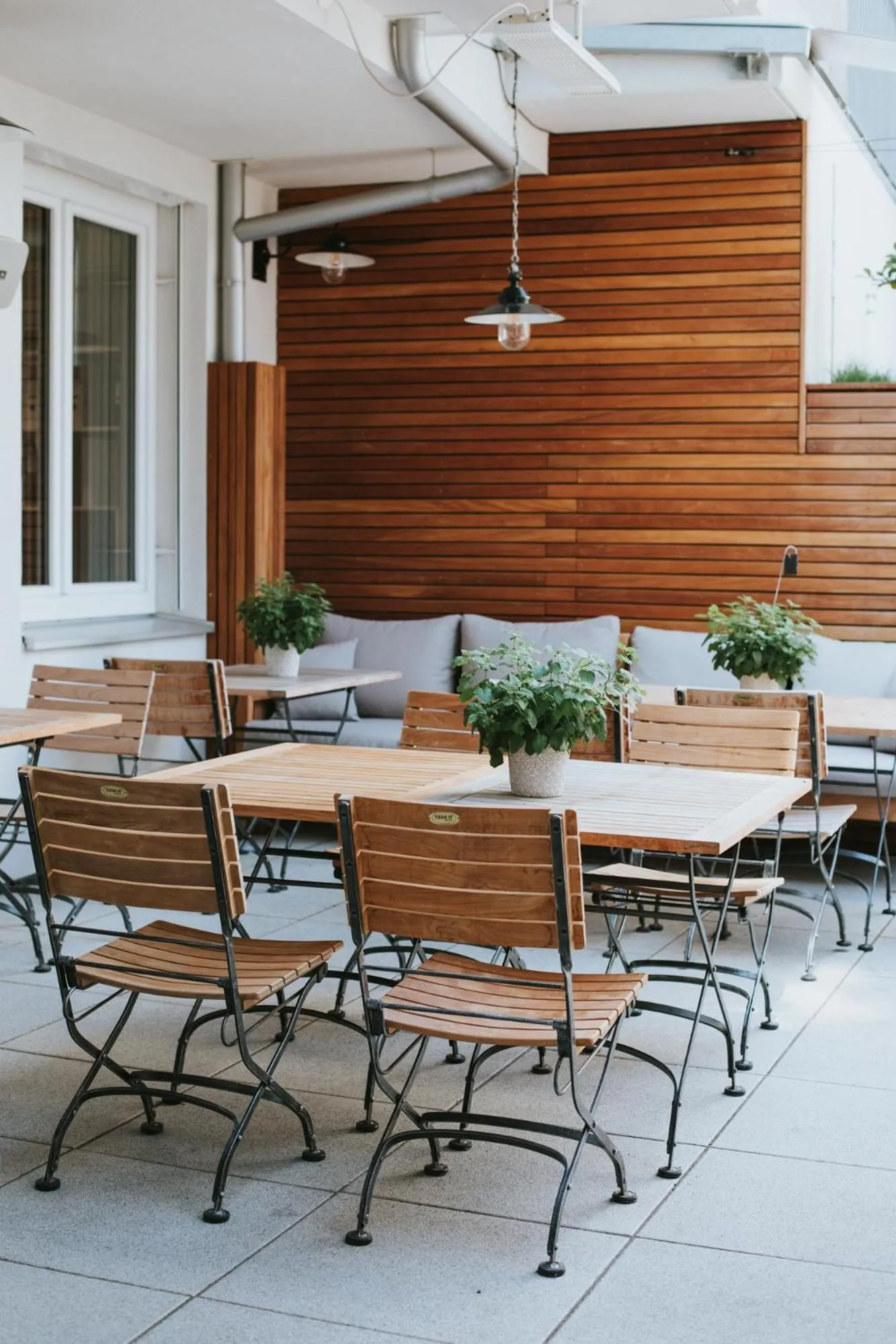 Lounge or bar in Parks 73 The Townhouse Hotel