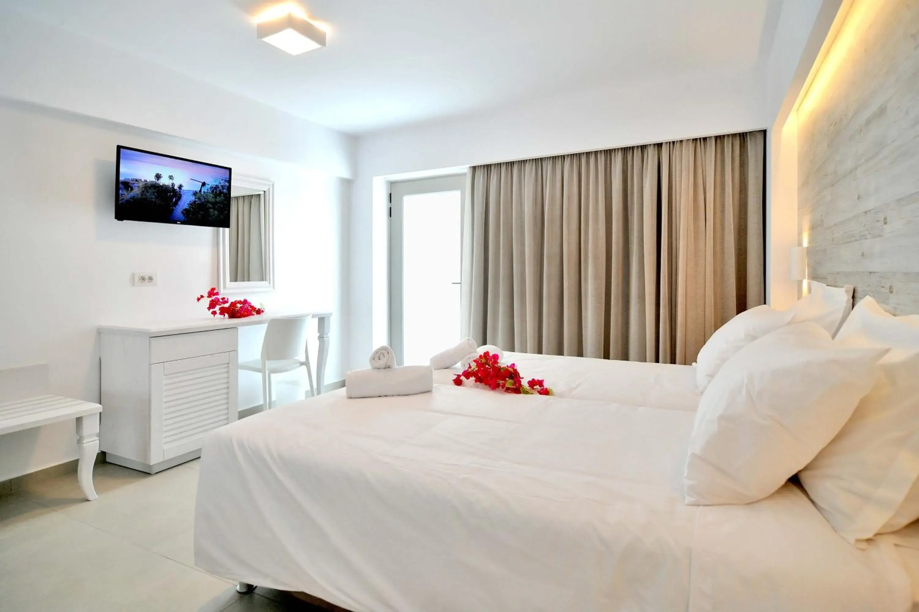 Deluxe Triple Room with Garden View in Apollon Windmill Boutique Hotel - Adults Only Deluxe Triple Room with Garden View in Apollon Windmill Boutique Hotel - Adults Only