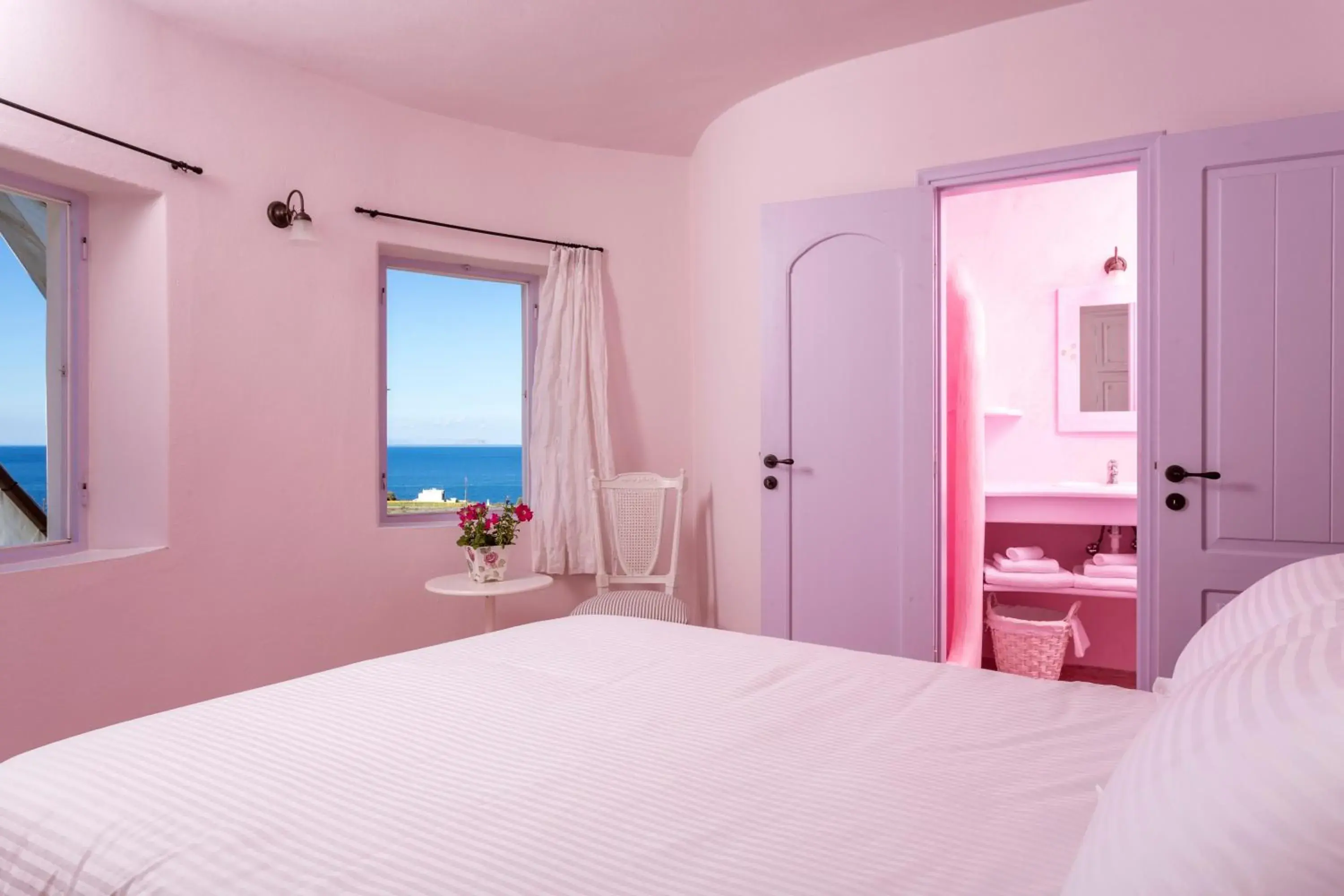 Bedroom, Bed in Windmill Villas Bedroom, Bed in Windmill Villas