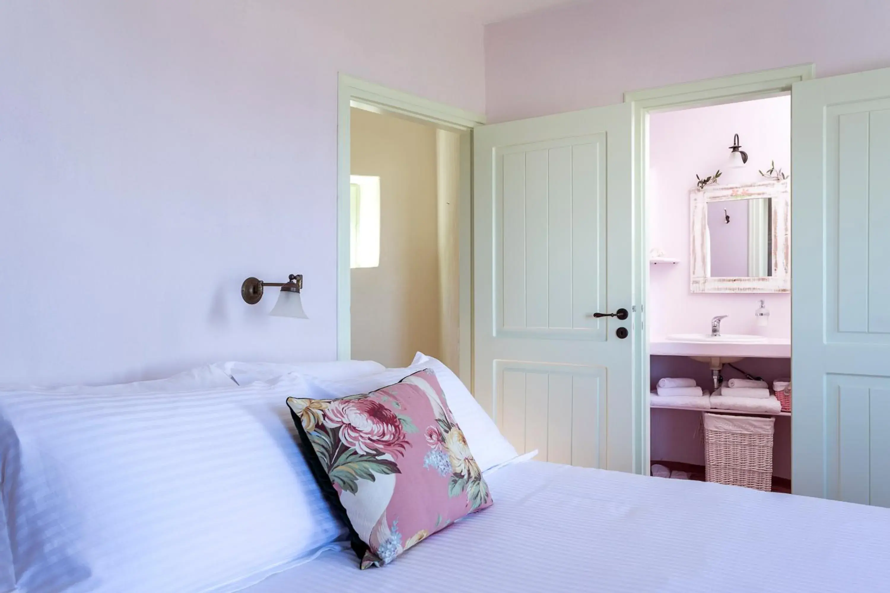 Bedroom, Bed in Windmill Villas Bedroom, Bed in Windmill Villas