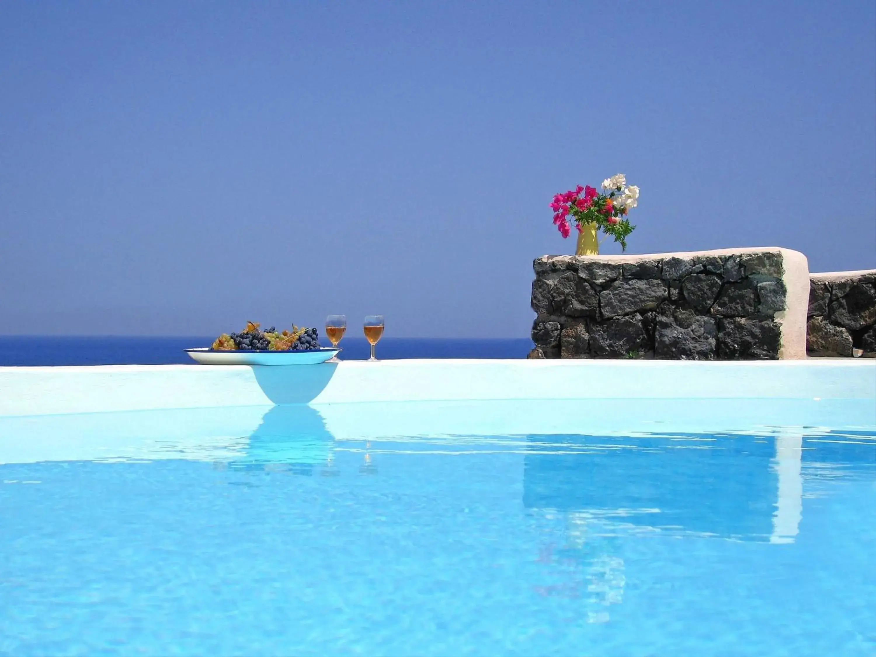 Swimming pool in Windmill Villas Santorini Exclusive Retreat Swimming pool in Windmill Villas Santorini Exclusive Retreat