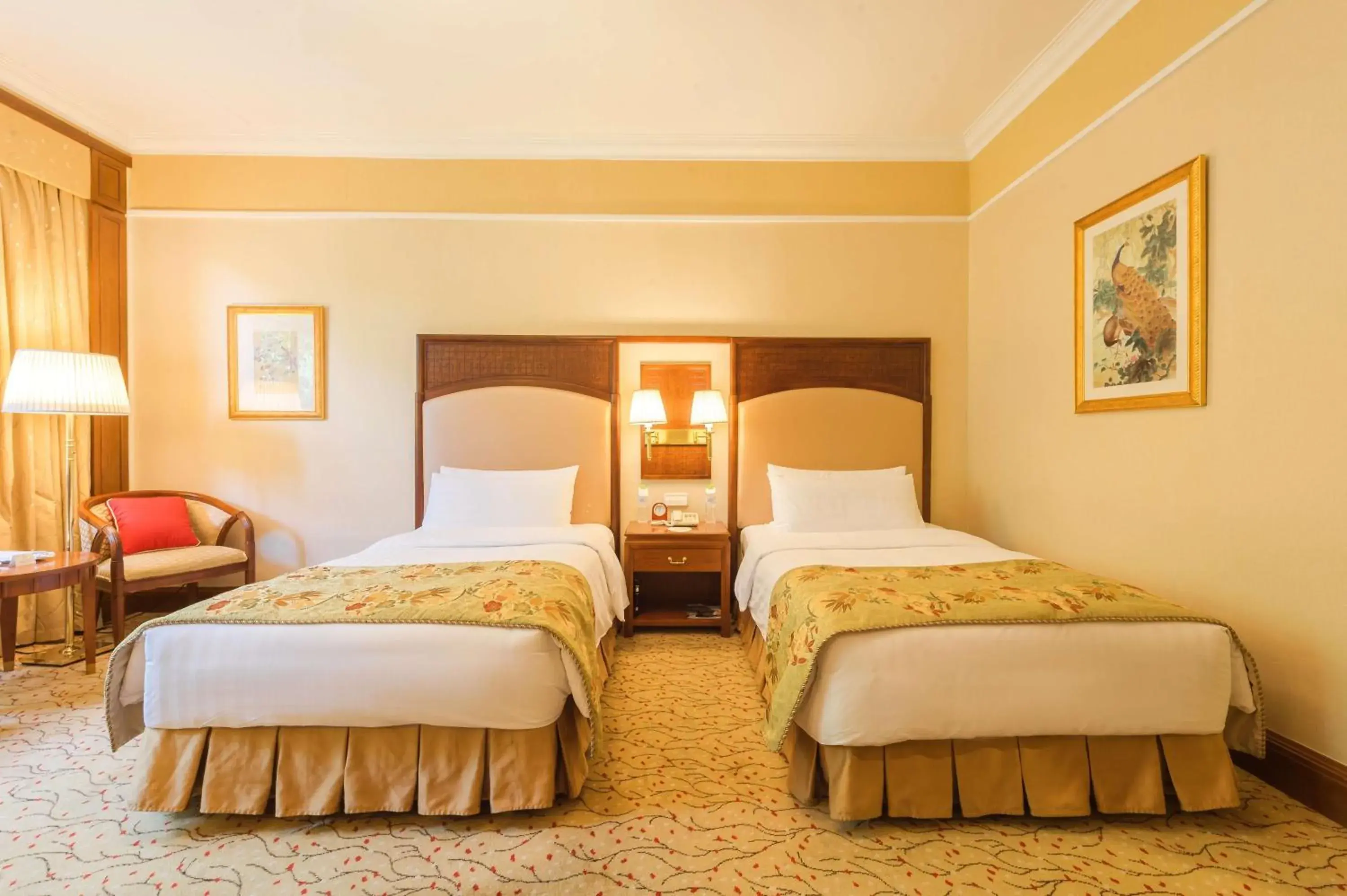 Photo of the whole room, Bed in Shangri-La Hangzhou - The back garden of West Lake Photo of the whole room, Bed in Shangri-La Hangzhou - The back garden of West Lake