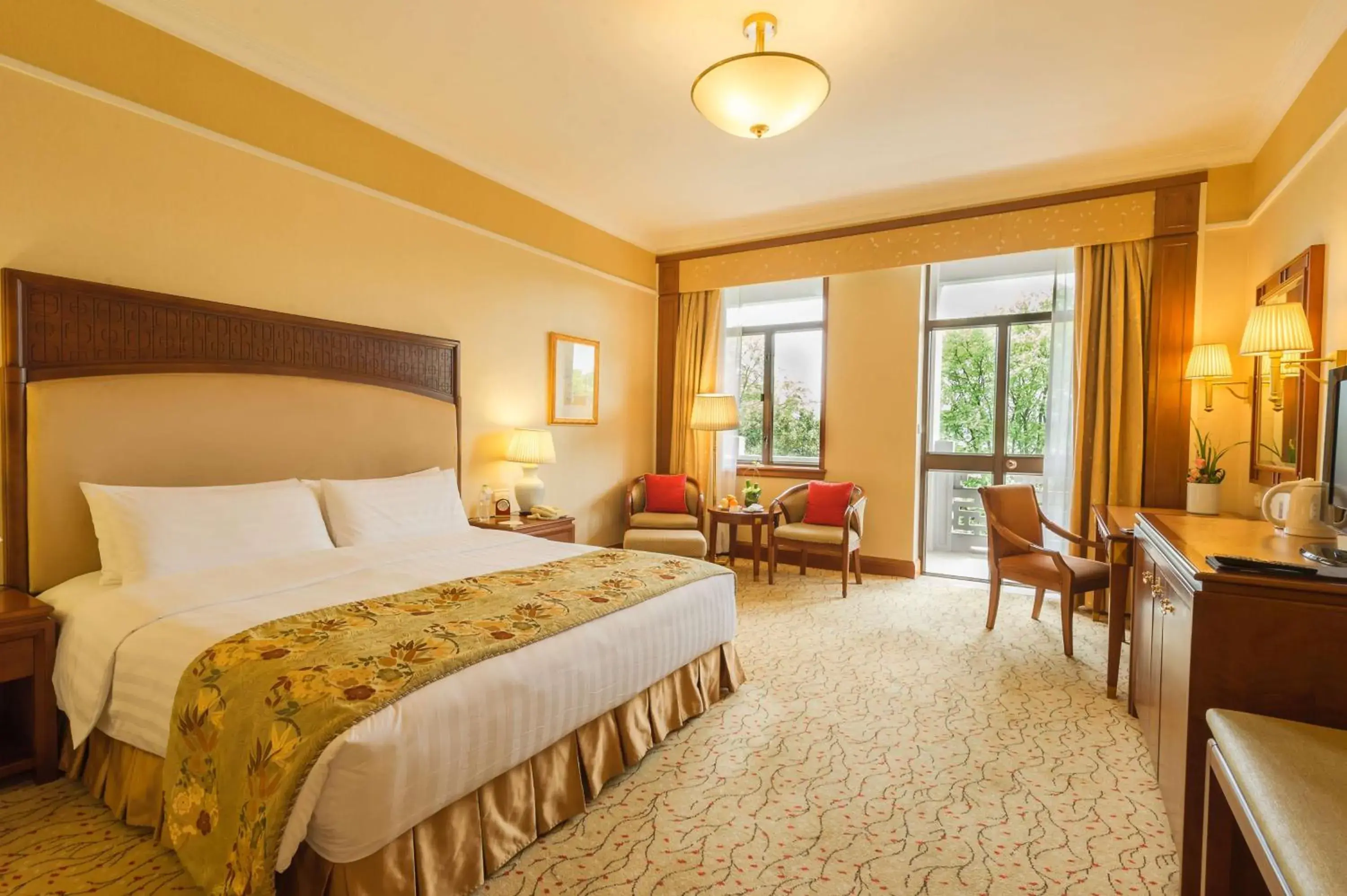 Photo of the whole room, Bed in Shangri-La Hangzhou - The back garden of West Lake Photo of the whole room, Bed in Shangri-La Hangzhou - The back garden of West Lake