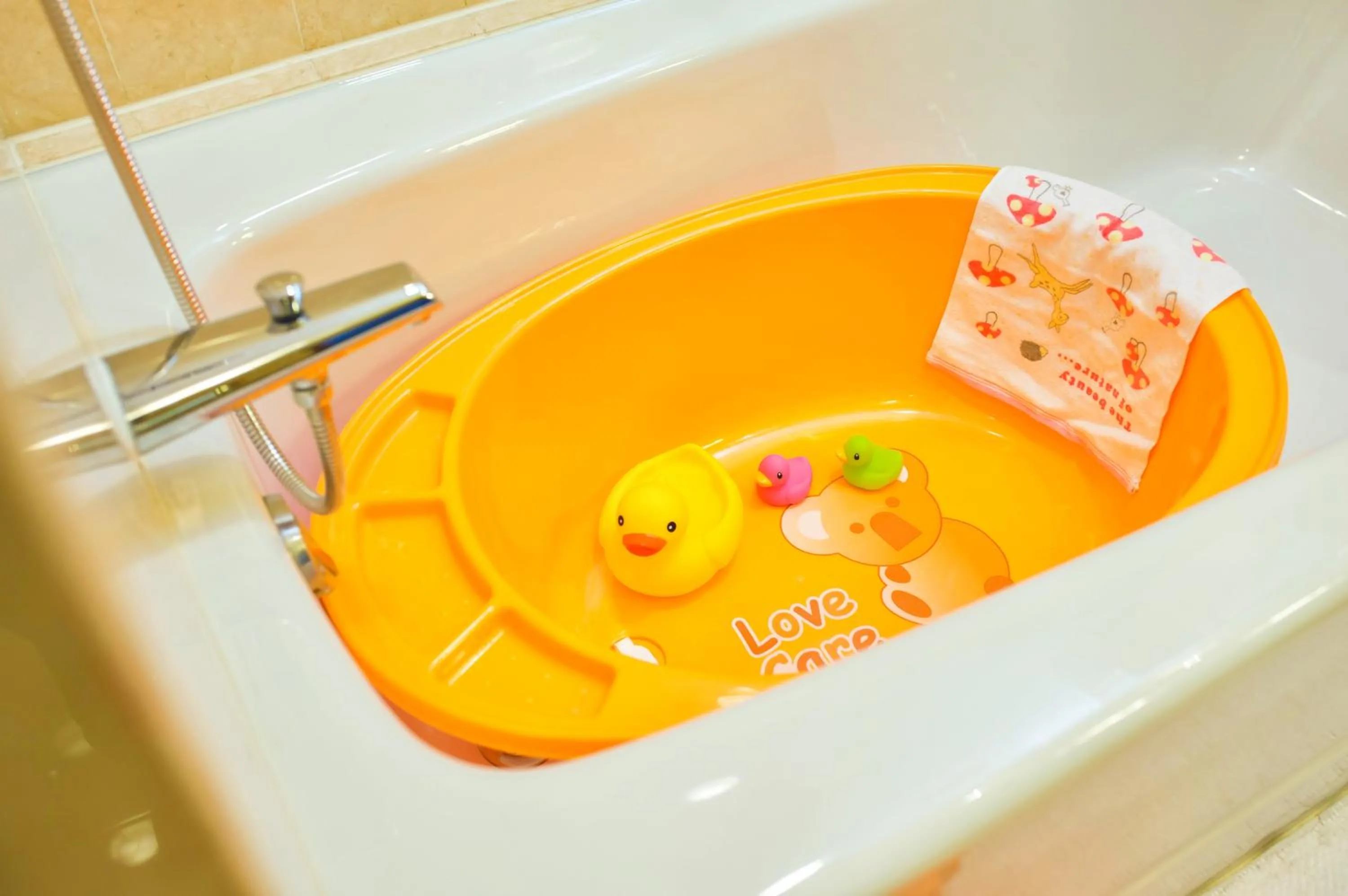 Bathroom in Shangri-La Hangzhou - The back garden of West Lake