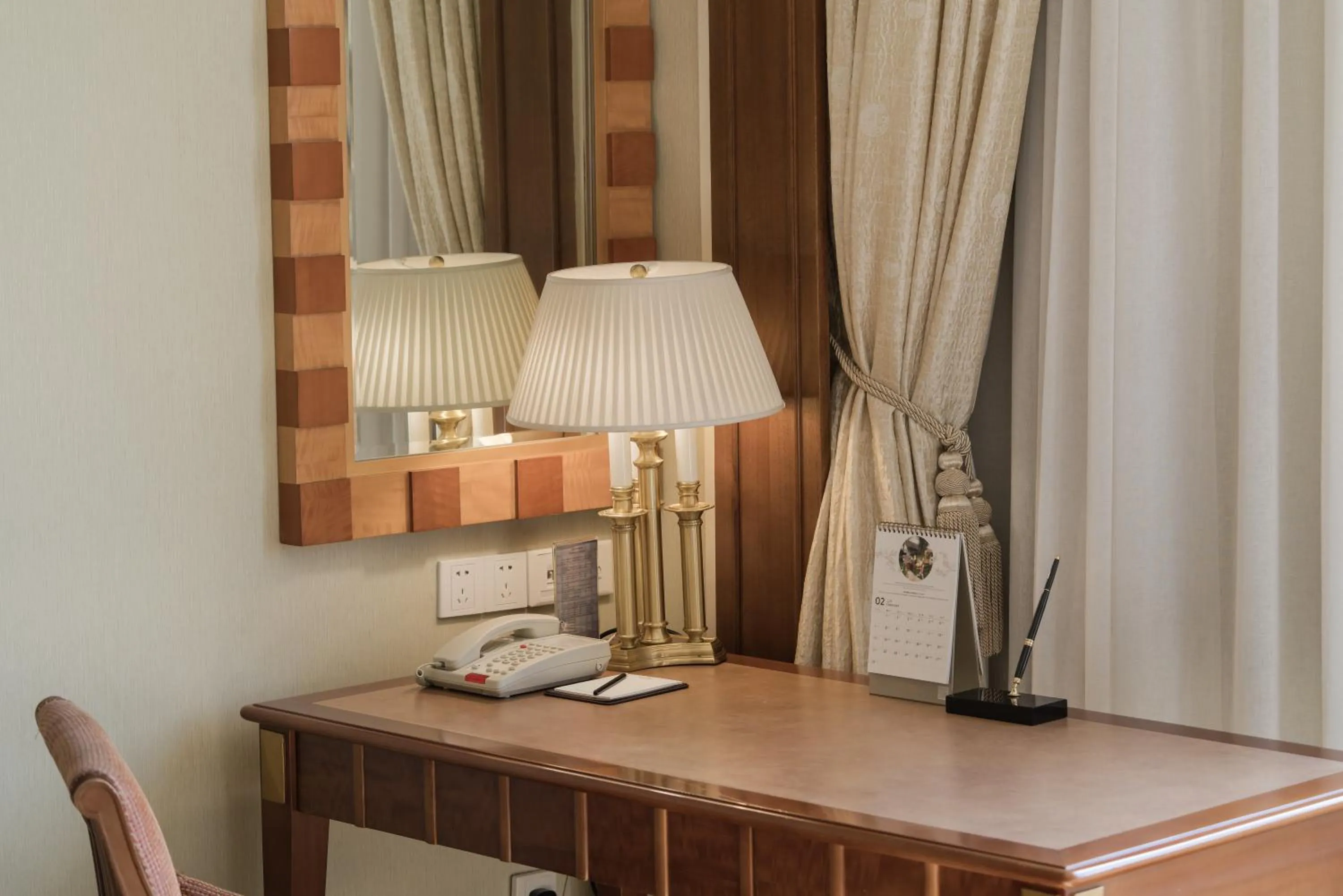 Decorative detail in Shangri-La Hangzhou - The back garden of West Lake