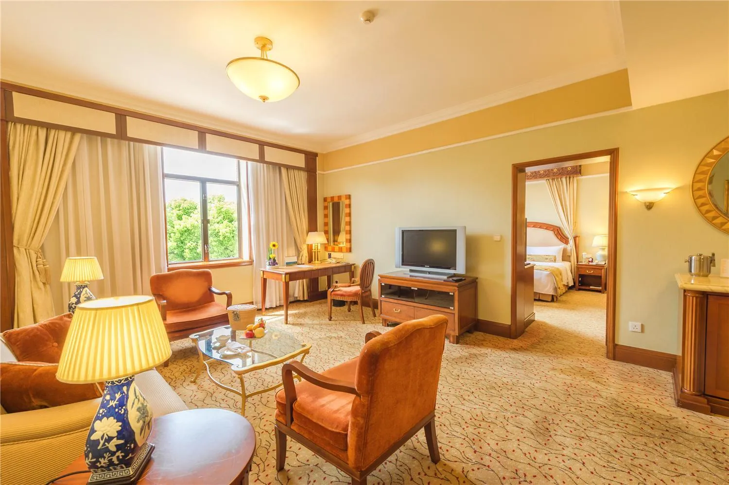 Decorative detail, Bed in Shangri-La Hangzhou - The back garden of West Lake