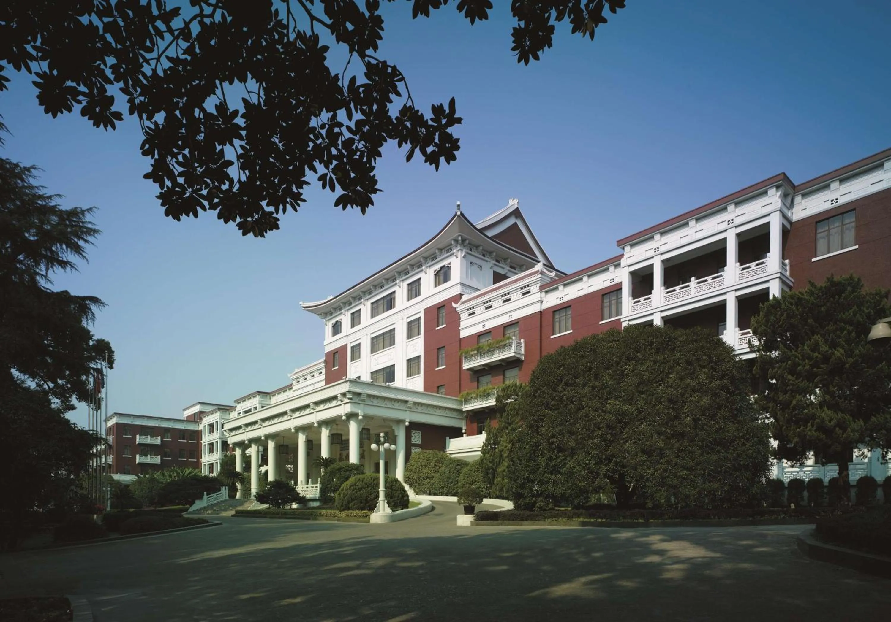 Property building in Shangri-La Hangzhou - The back garden of West Lake