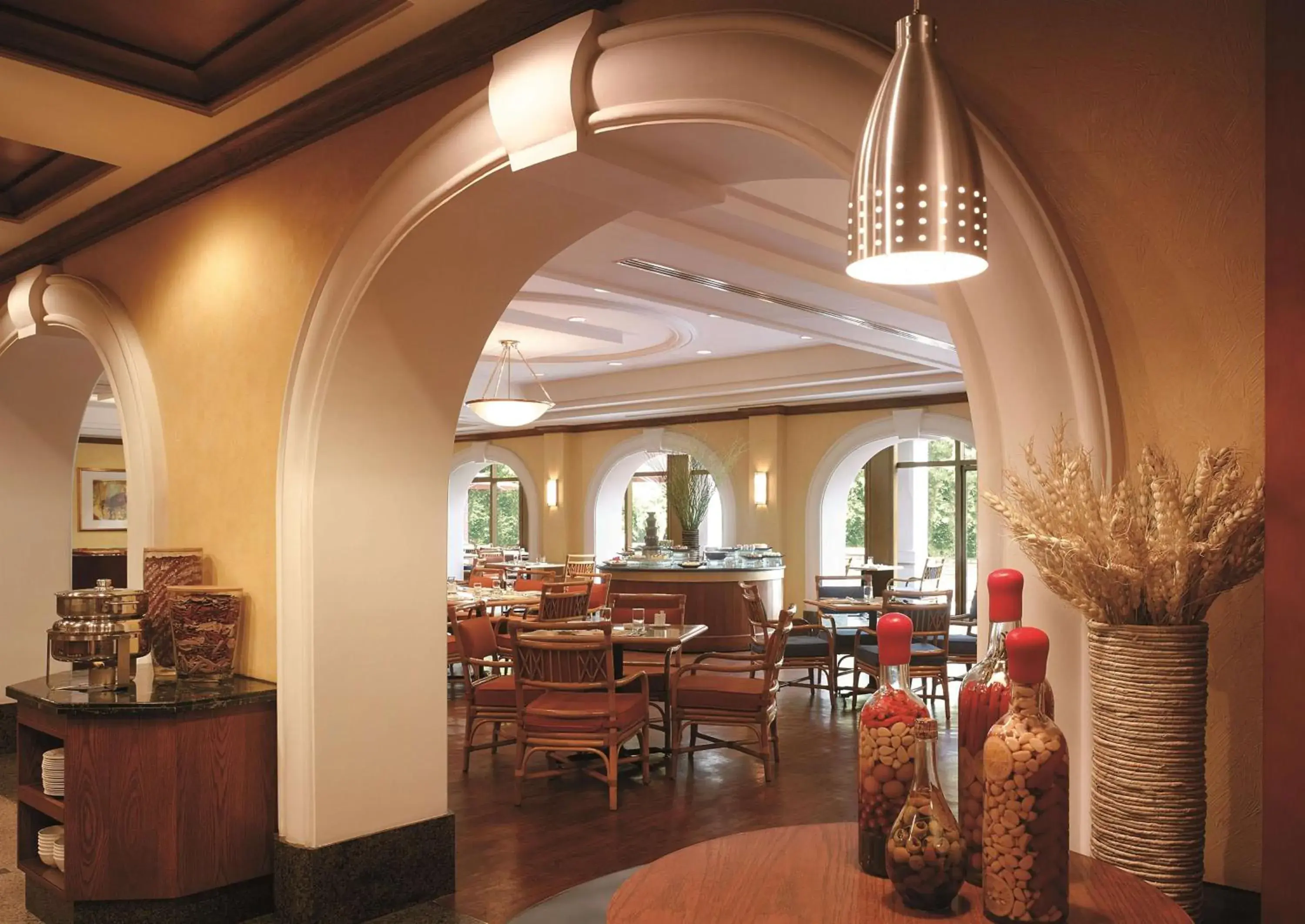 Restaurant/places to eat in Shangri-La Hangzhou - The back garden of West Lake Restaurant/places to eat in Shangri-La Hangzhou - The back garden of West Lake