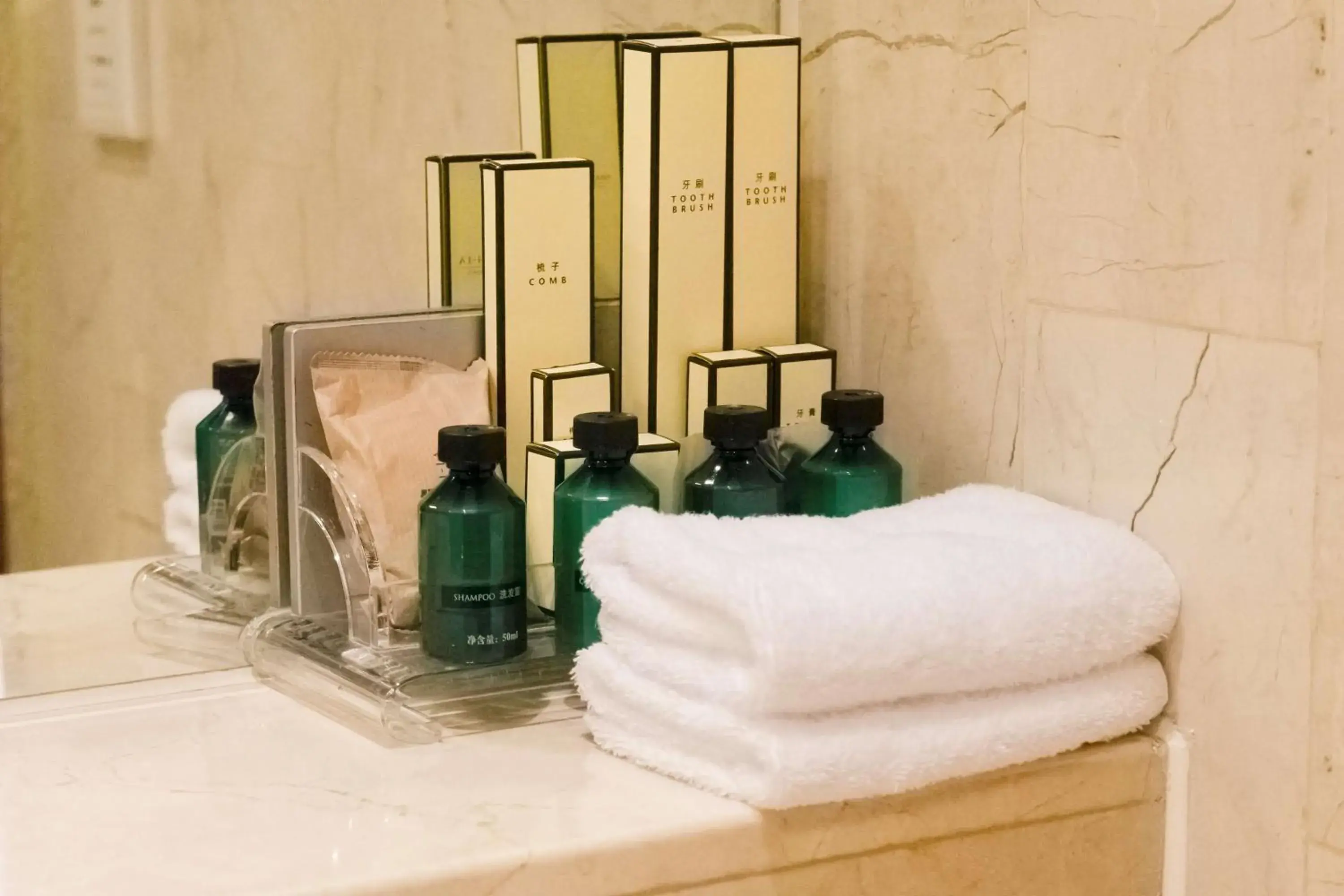 Bathroom in Shangri-La Hangzhou - The back garden of West Lake Bathroom in Shangri-La Hangzhou - The back garden of West Lake