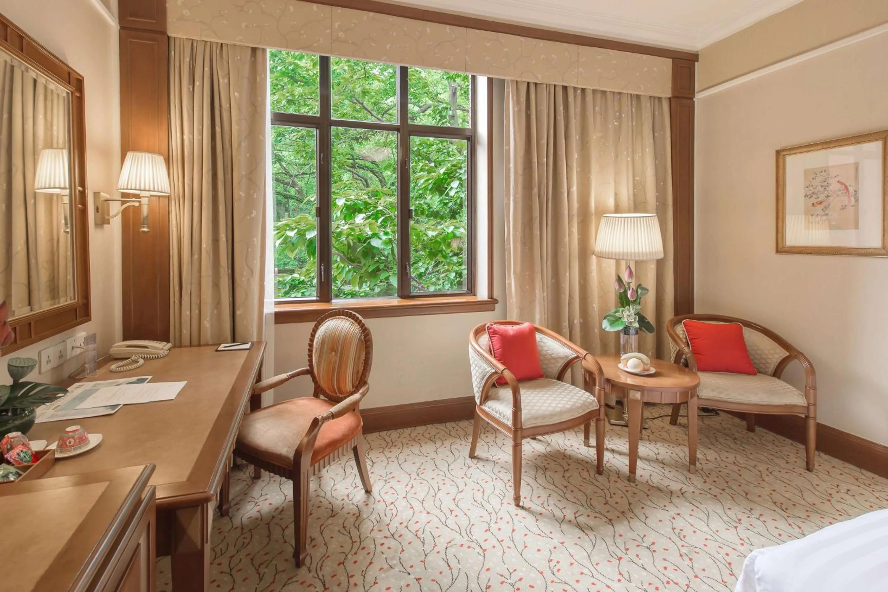 Photo of the whole room in Shangri-La Hangzhou - The back garden of West Lake