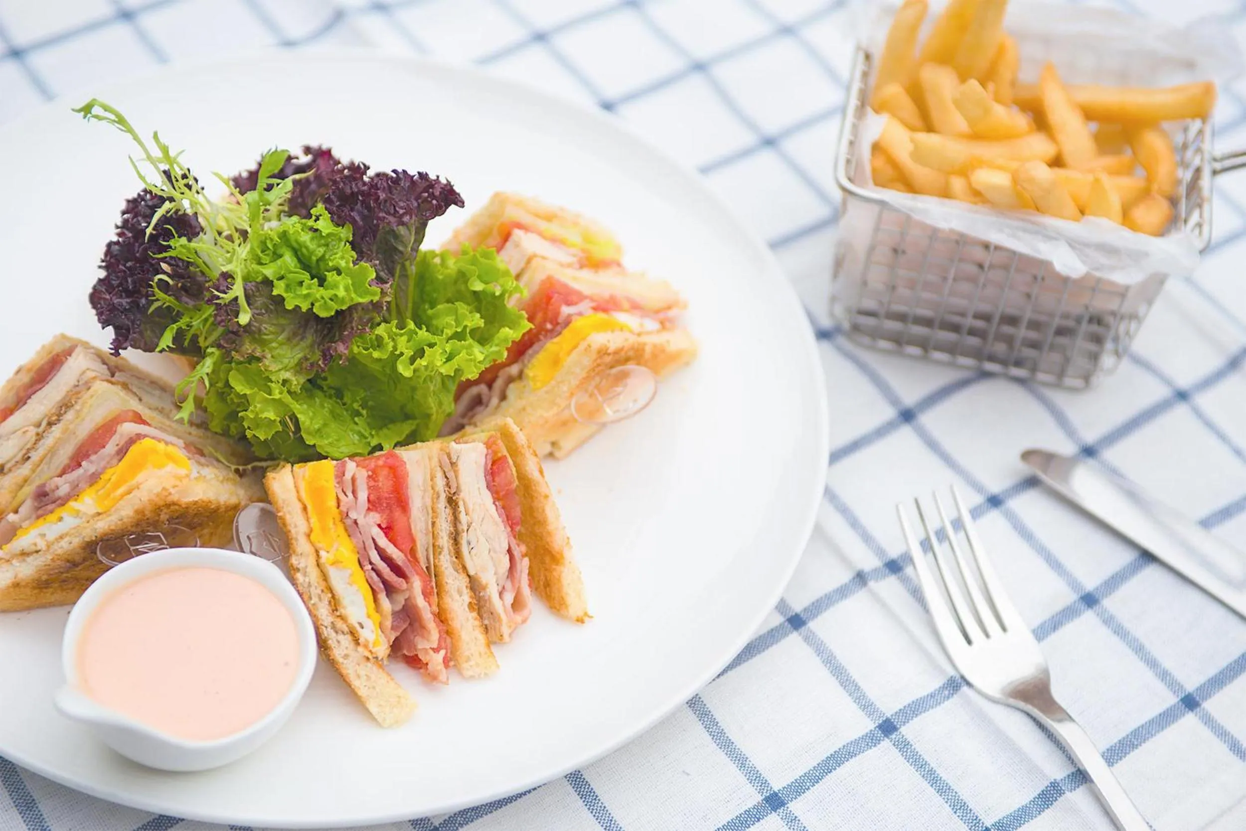 American breakfast in Shangri-La Hangzhou - The back garden of West Lake