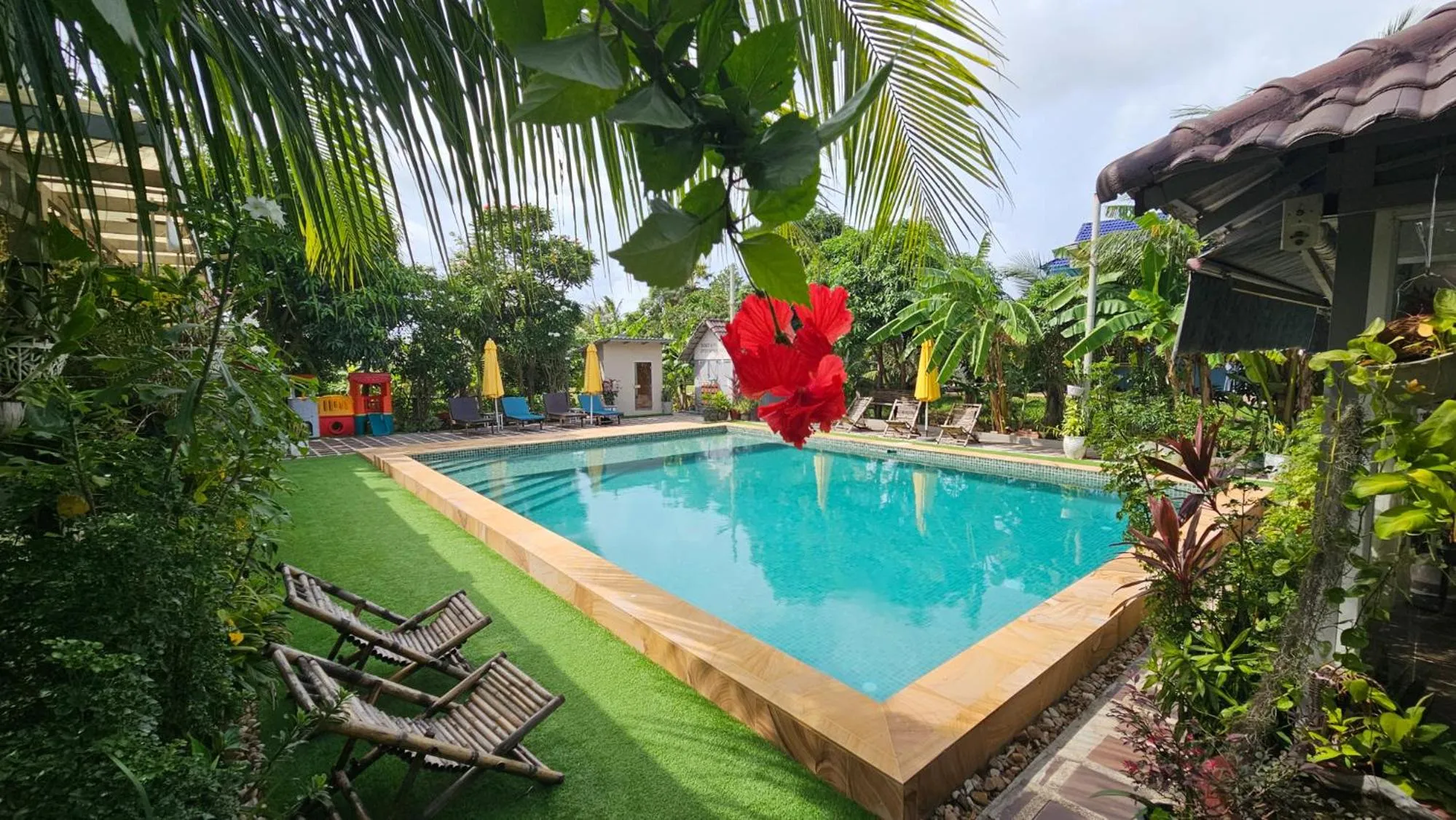 Pool view in Sanssouci Kep
