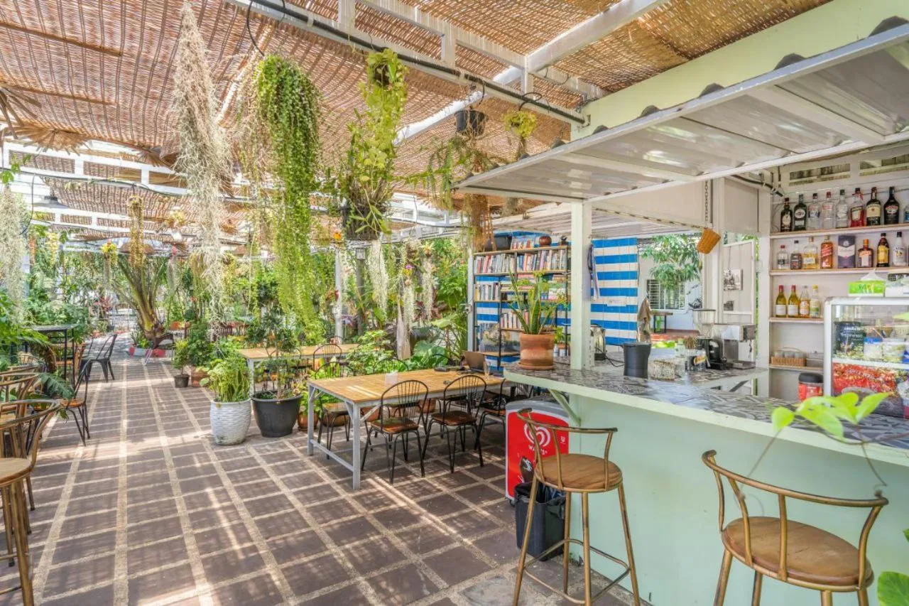 Lounge or bar in Sanssouci Kep