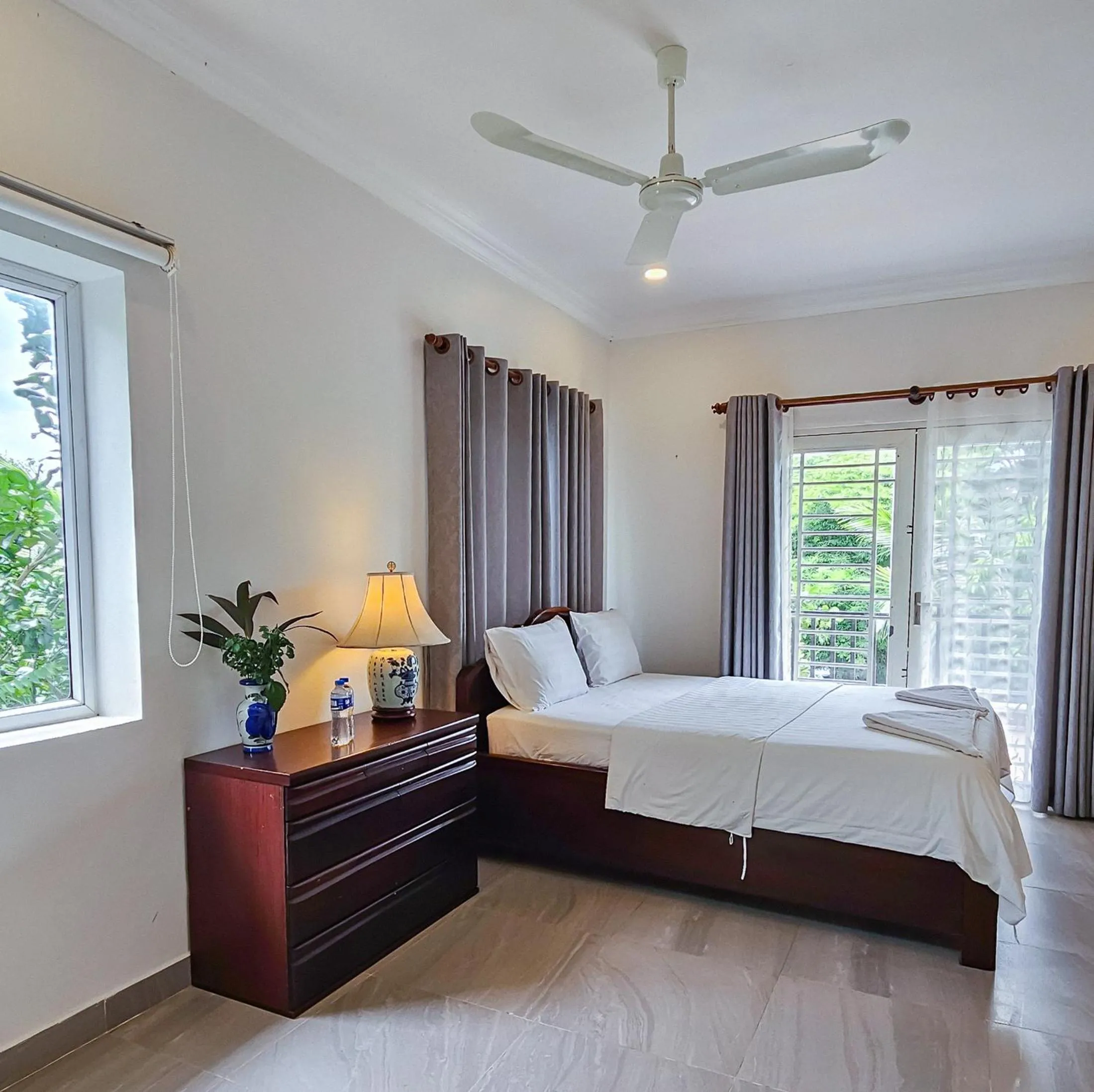 Bedroom, Bed in Sanssouci Kep