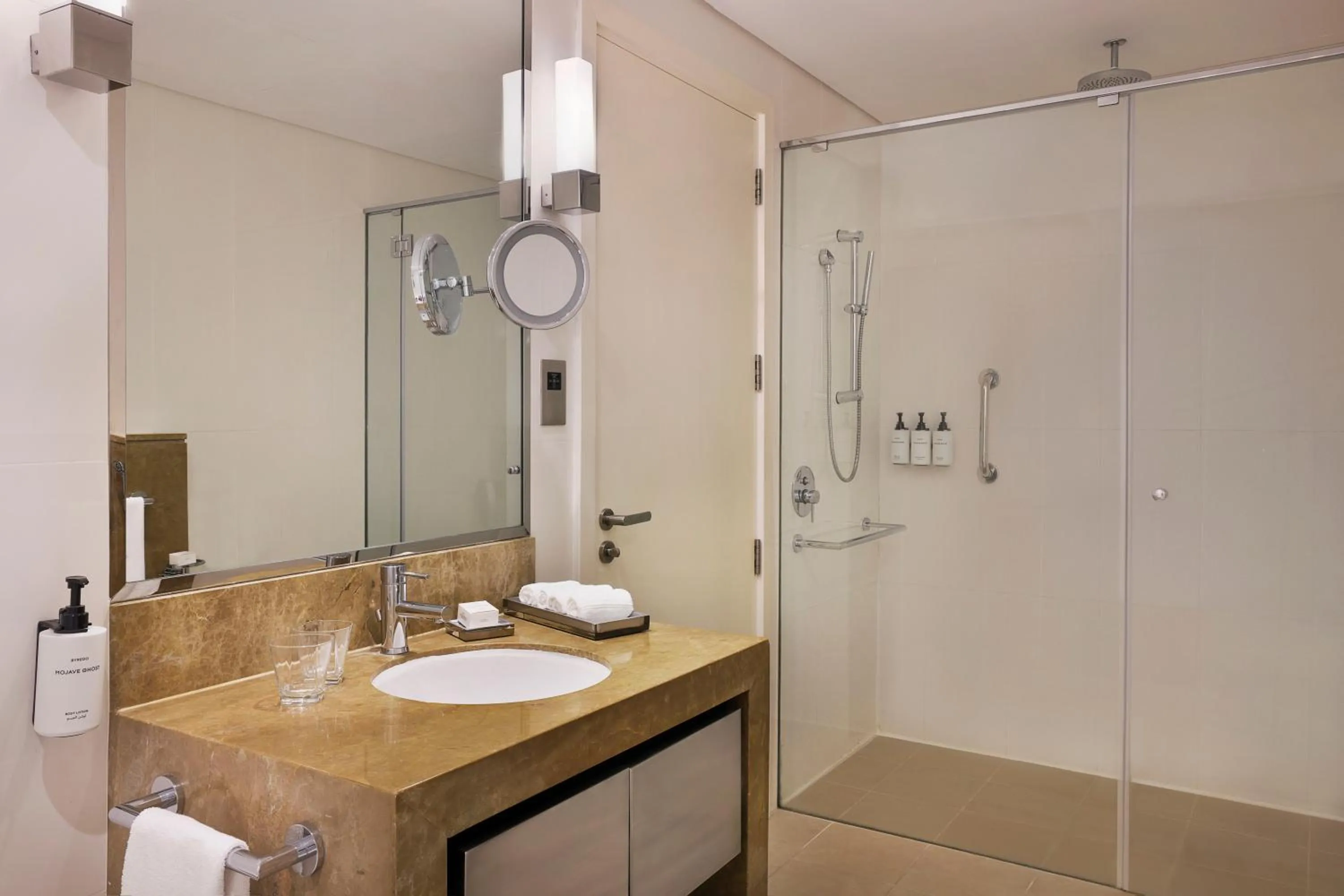 Shower in Conrad Abu Dhabi Etihad Towers