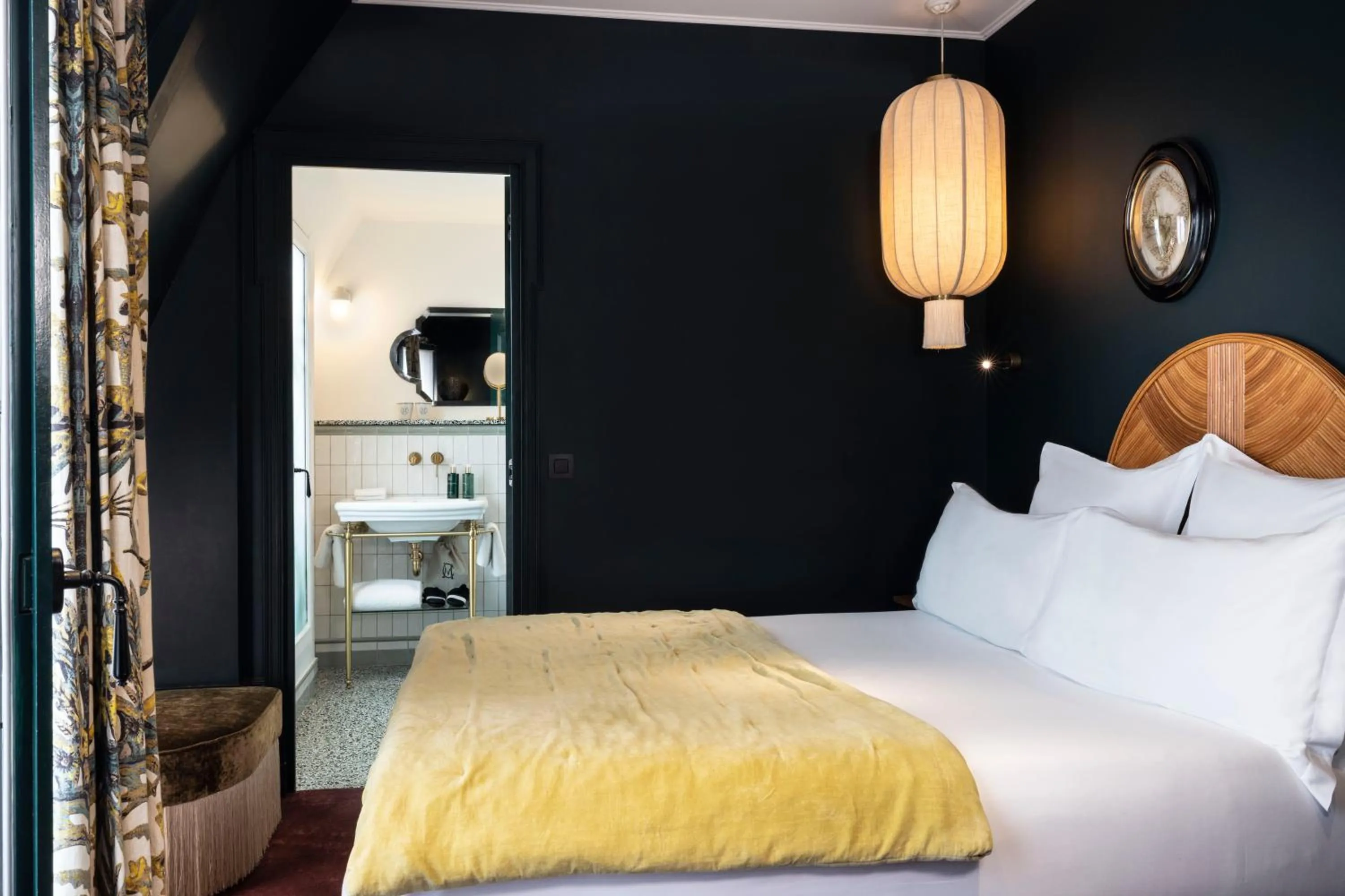 Bed in Hôtel Monte Cristo