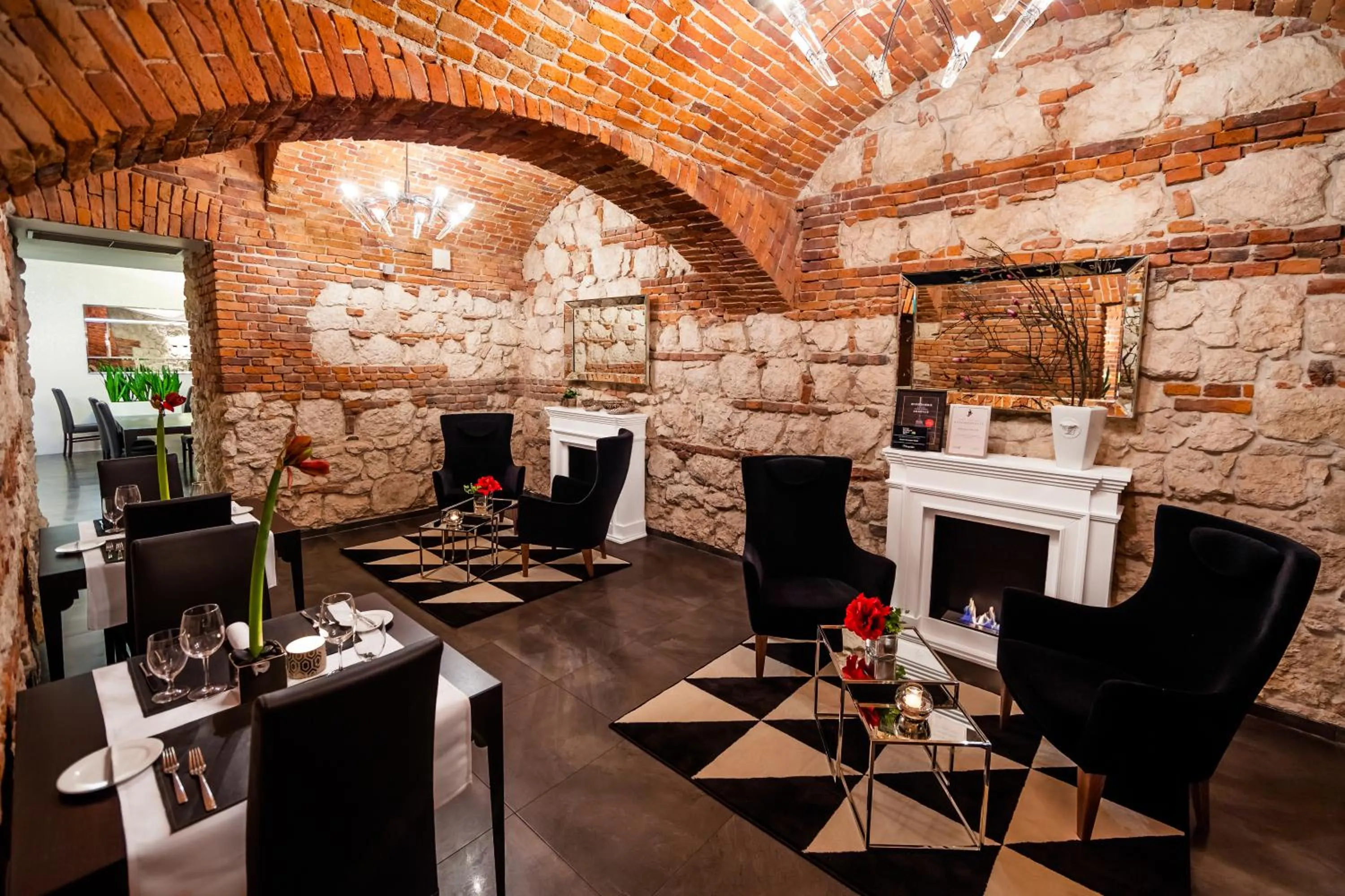 Restaurant/places to eat in Queen Boutique Hotel