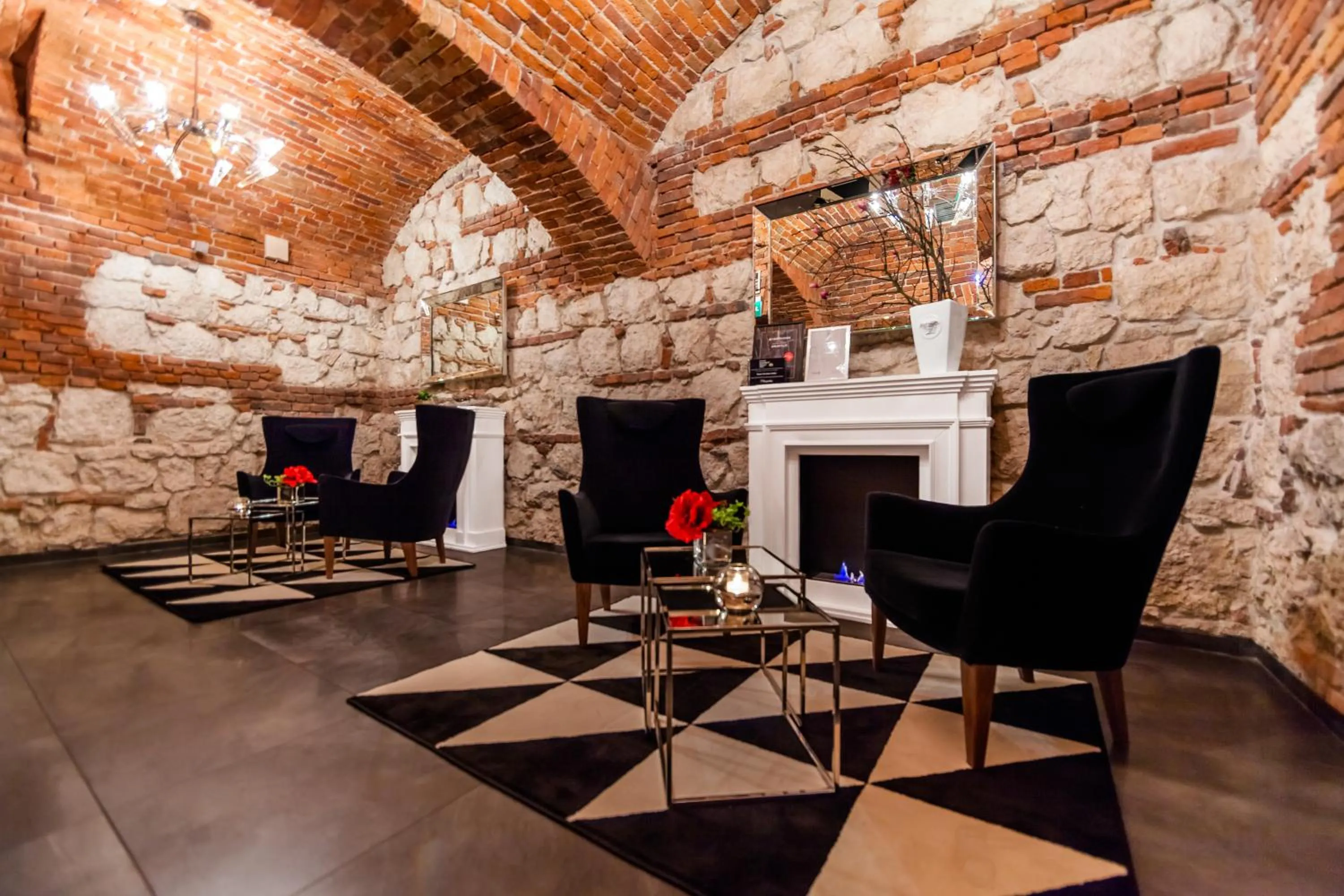 Restaurant/places to eat in Queen Boutique Hotel