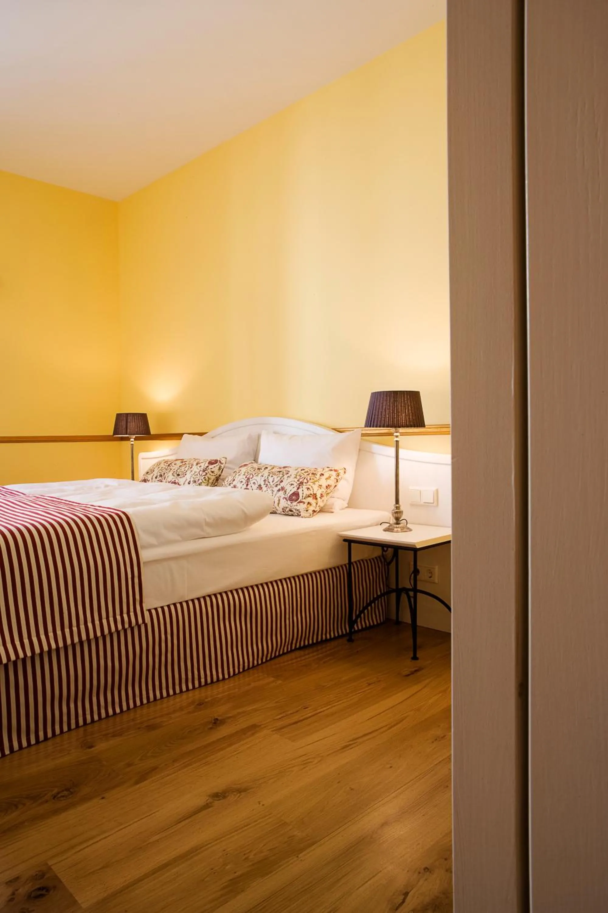 Photo of the whole room, Bed in Pension La Casa dei Colori