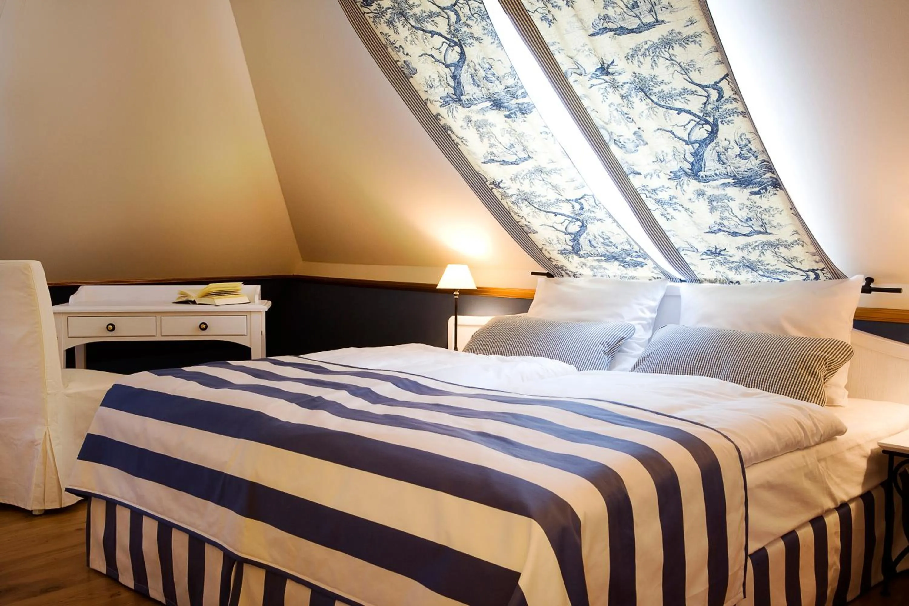 Photo of the whole room, Bed in Pension La Casa dei Colori