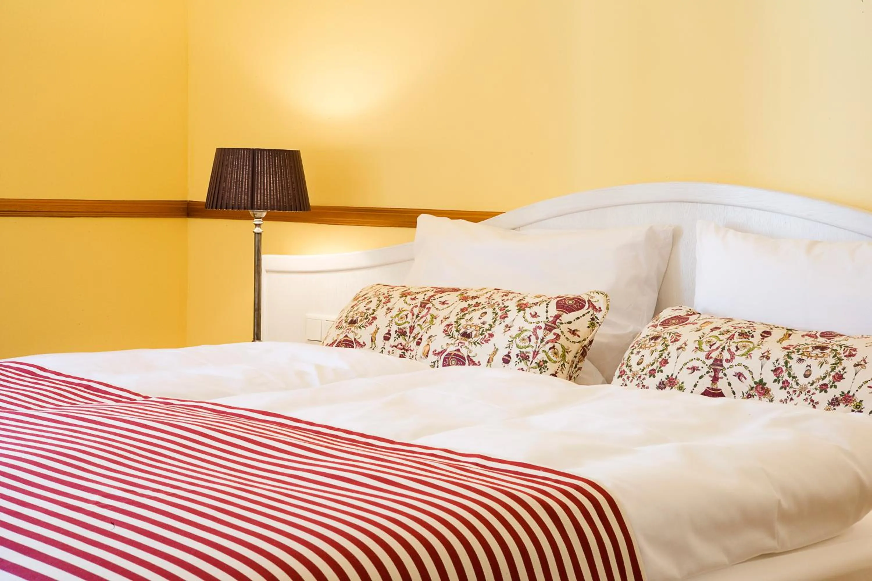 Photo of the whole room, Bed in Pension La Casa dei Colori