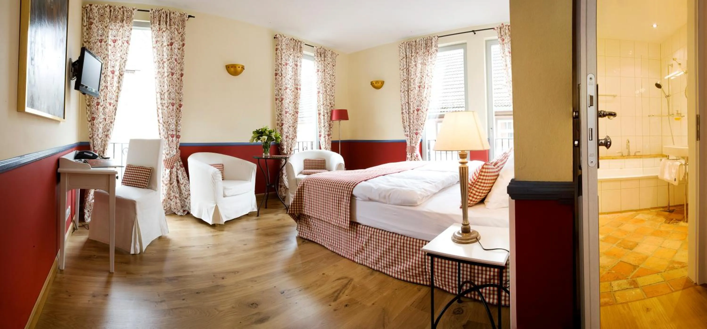 Photo of the whole room, Bed in Pension La Casa dei Colori