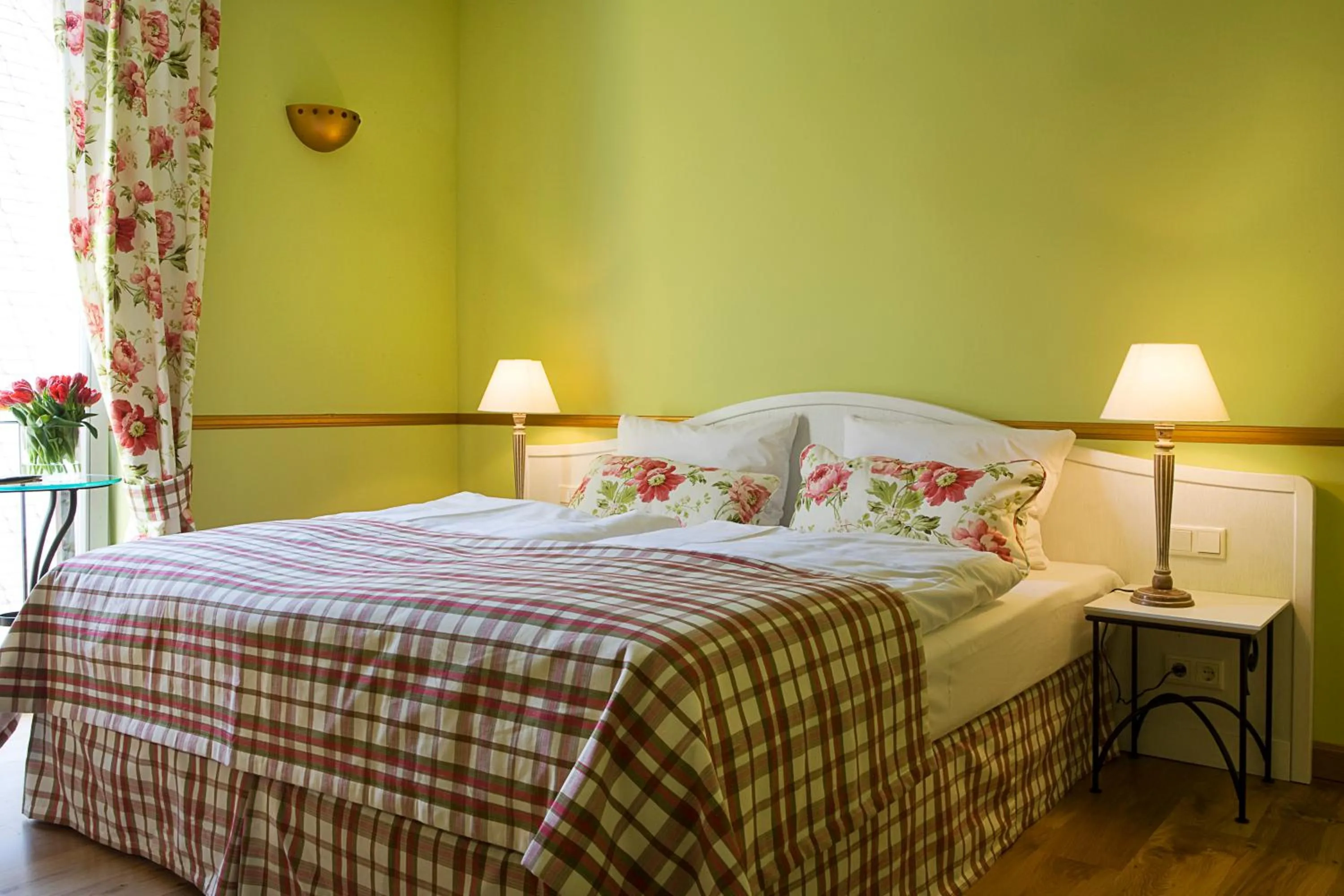 Photo of the whole room, Bed in Pension La Casa dei Colori