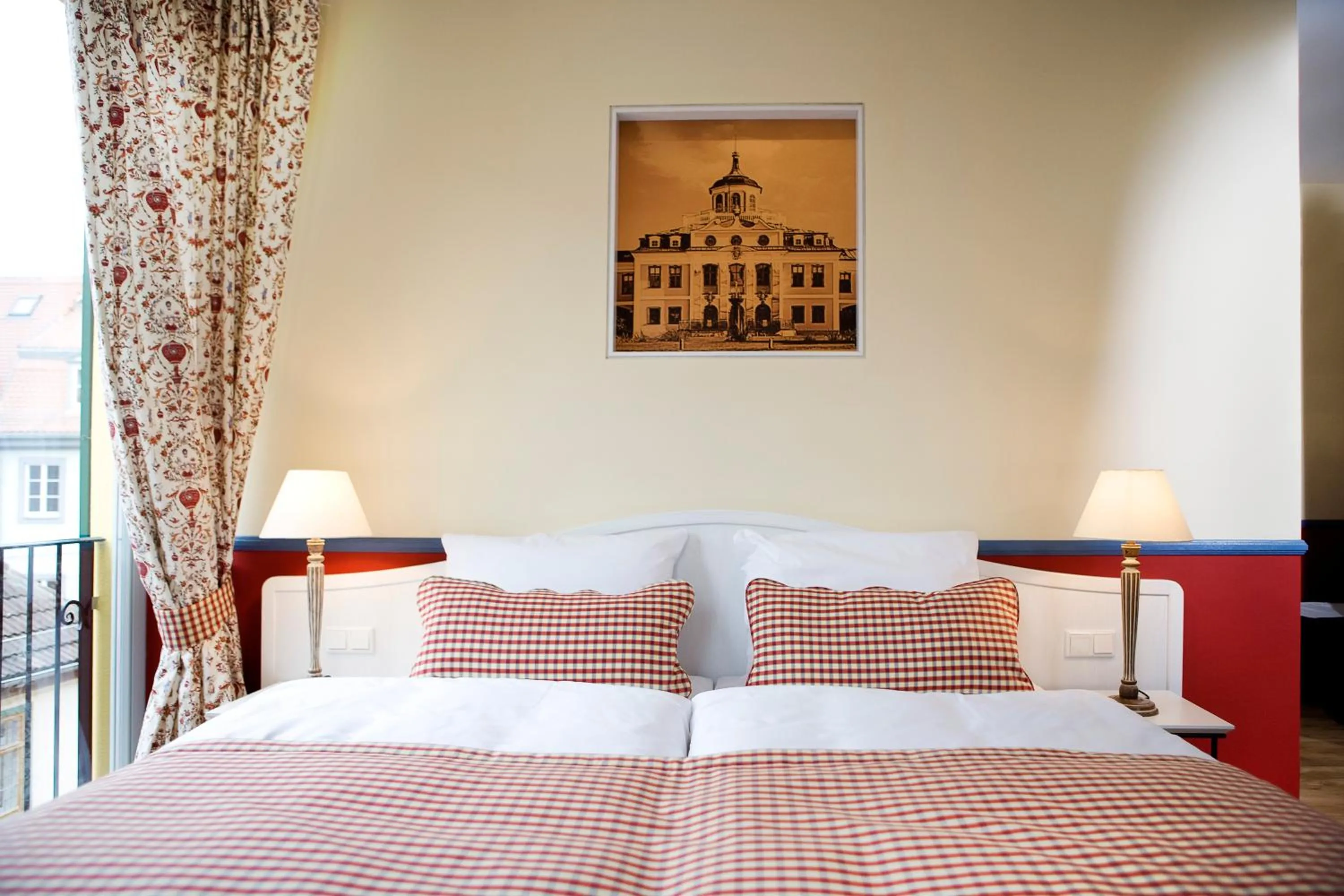 Photo of the whole room, Bed in Pension La Casa dei Colori
