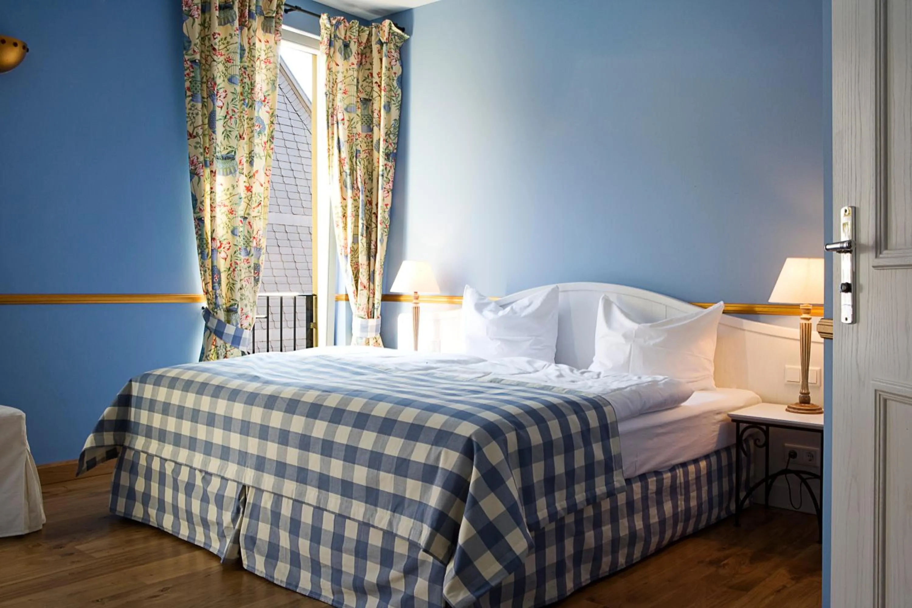 Photo of the whole room, Bed in Pension La Casa dei Colori