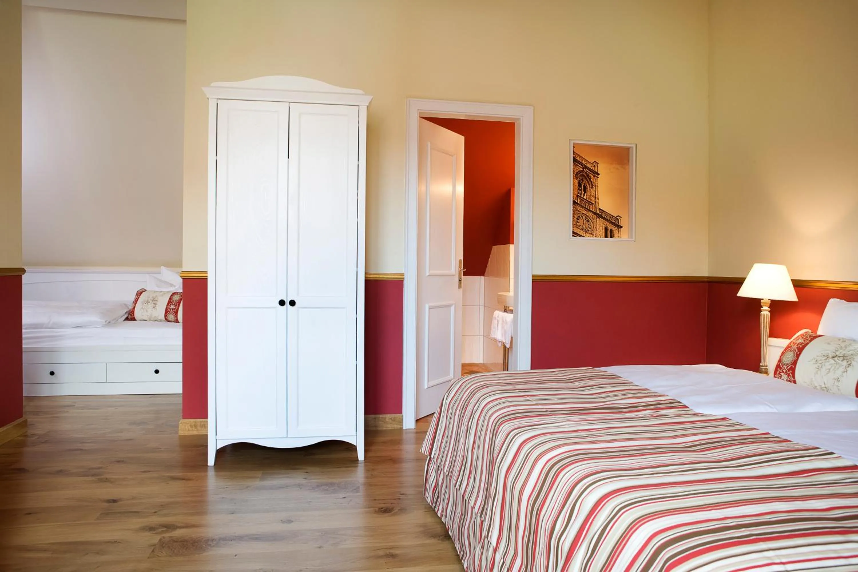 Photo of the whole room, Bed in Pension La Casa dei Colori