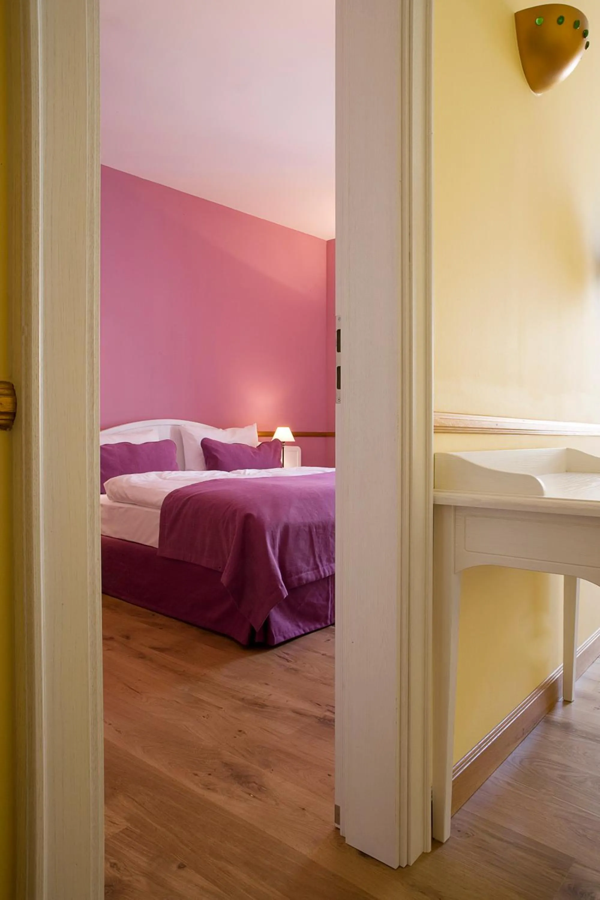 Photo of the whole room, Bed in Pension La Casa dei Colori