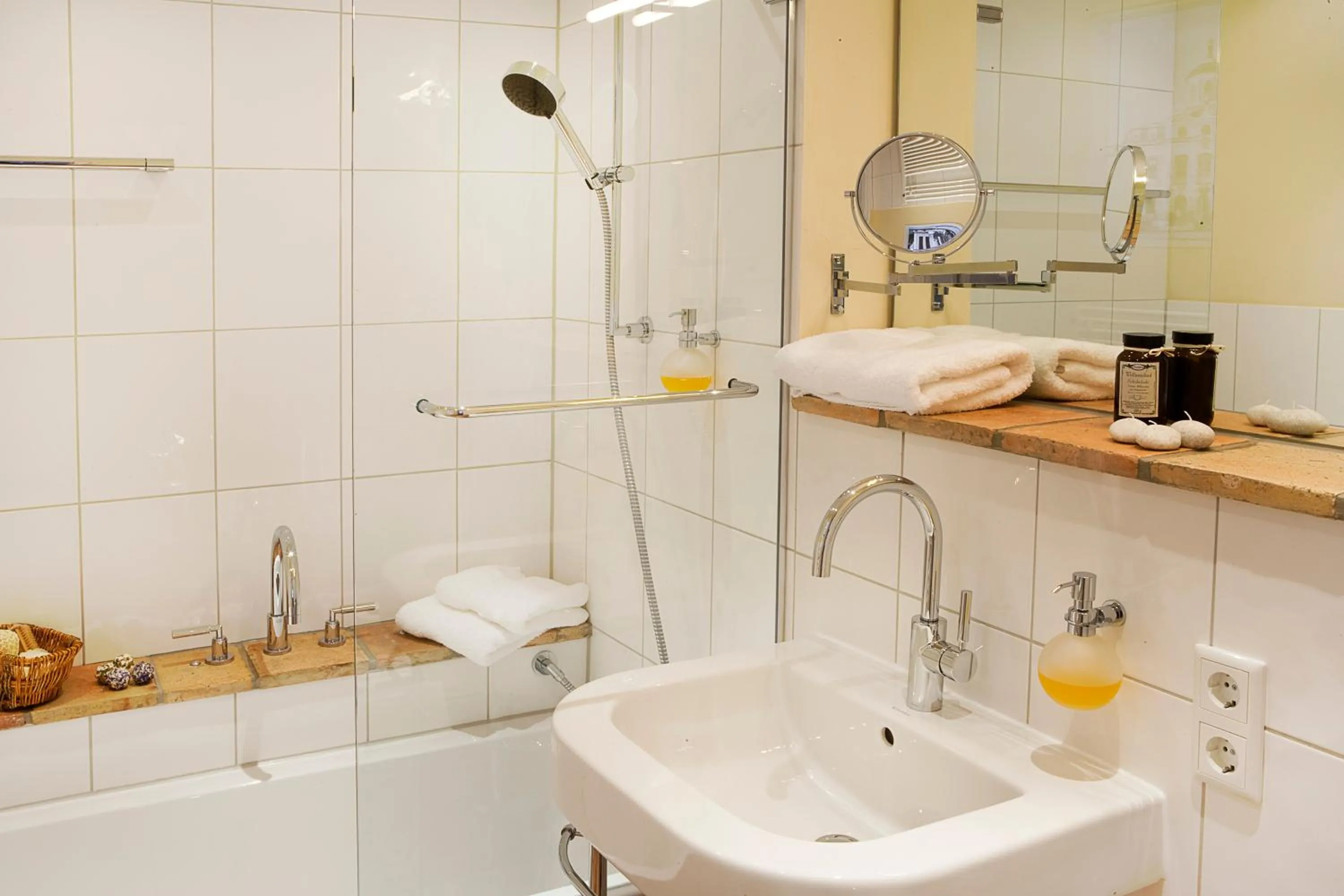 Bathroom in Pension La Casa dei Colori