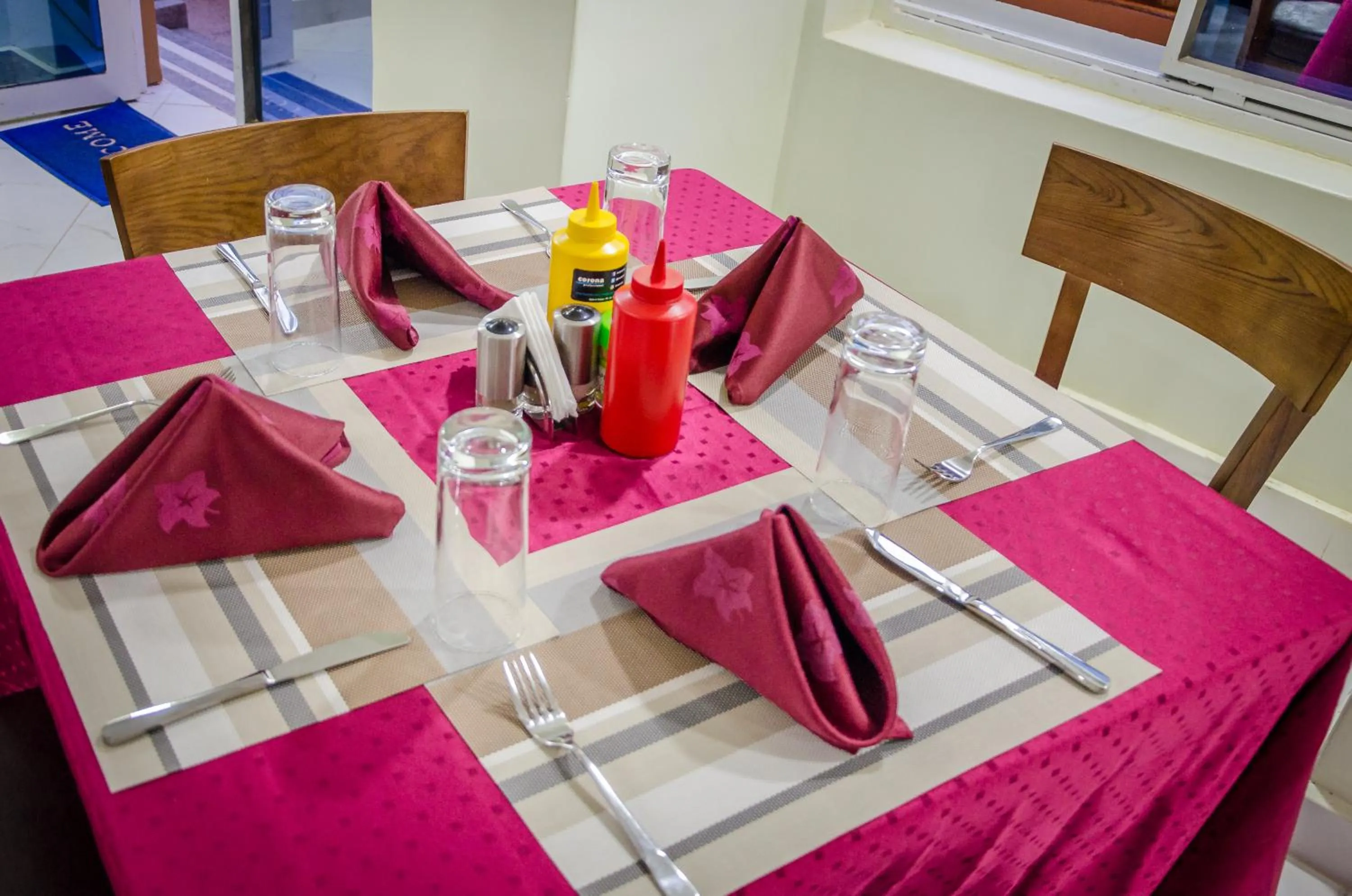 Restaurant/places to eat in Nyumbani Hotel