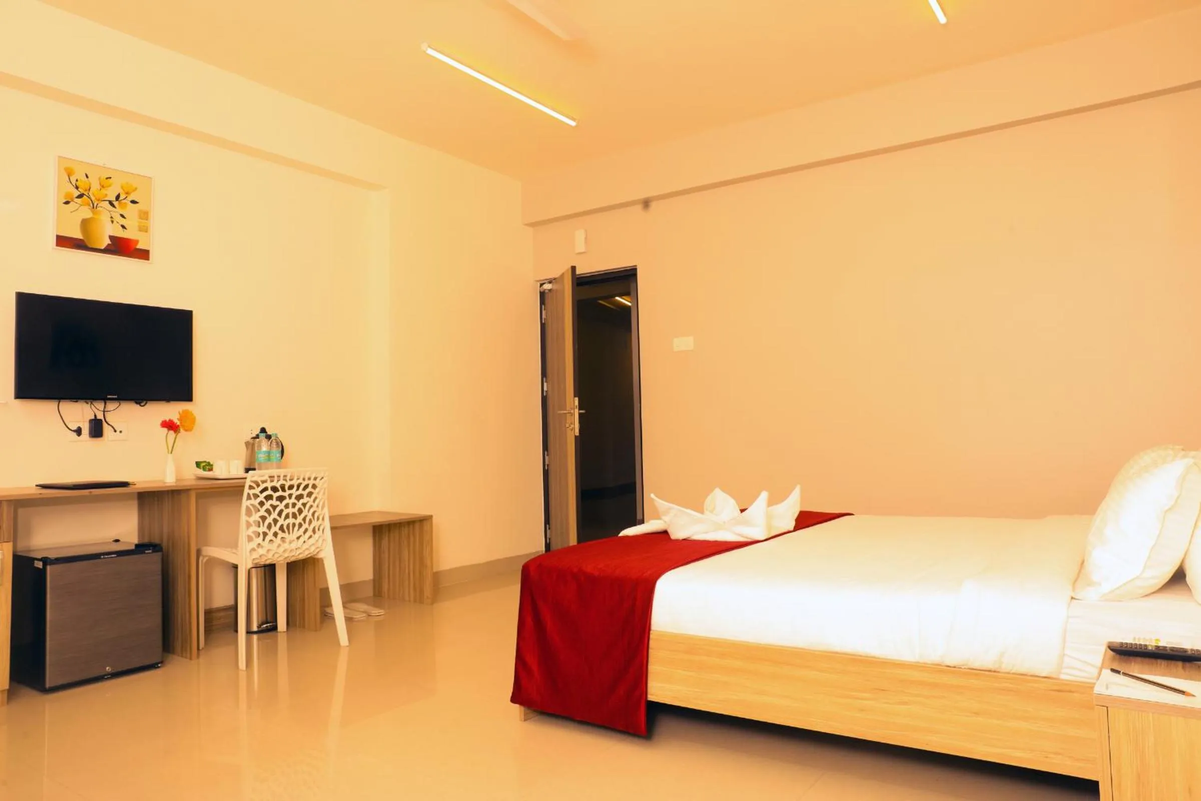 Photo of the whole room, Bed in Downtown Business Hotel