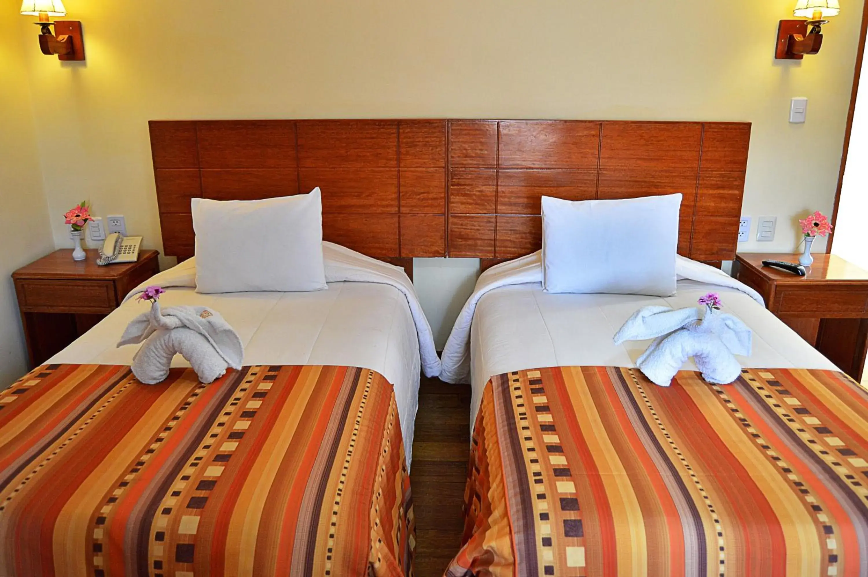 Twin Room with Bath in Siete Ventanas Twin Room with Bath in Siete Ventanas