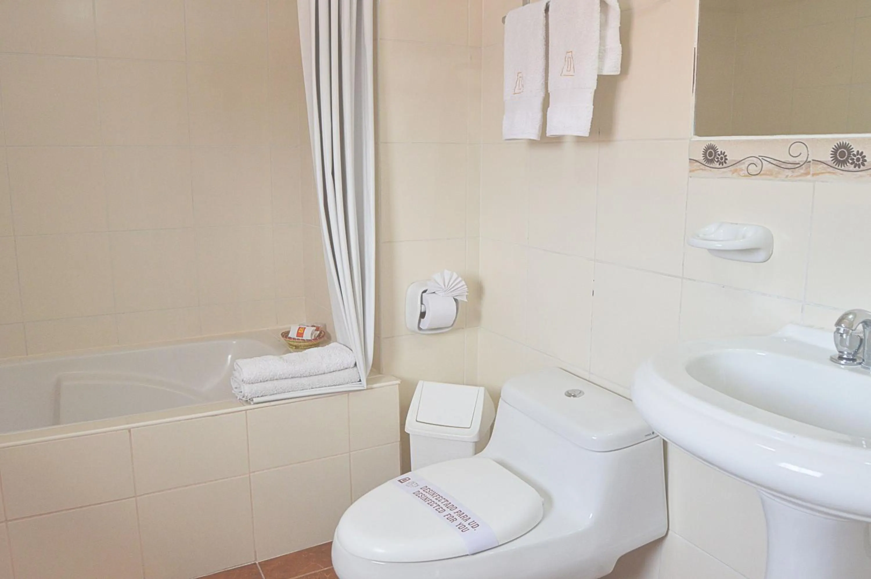 Twin Room with Bath in Siete Ventanas
