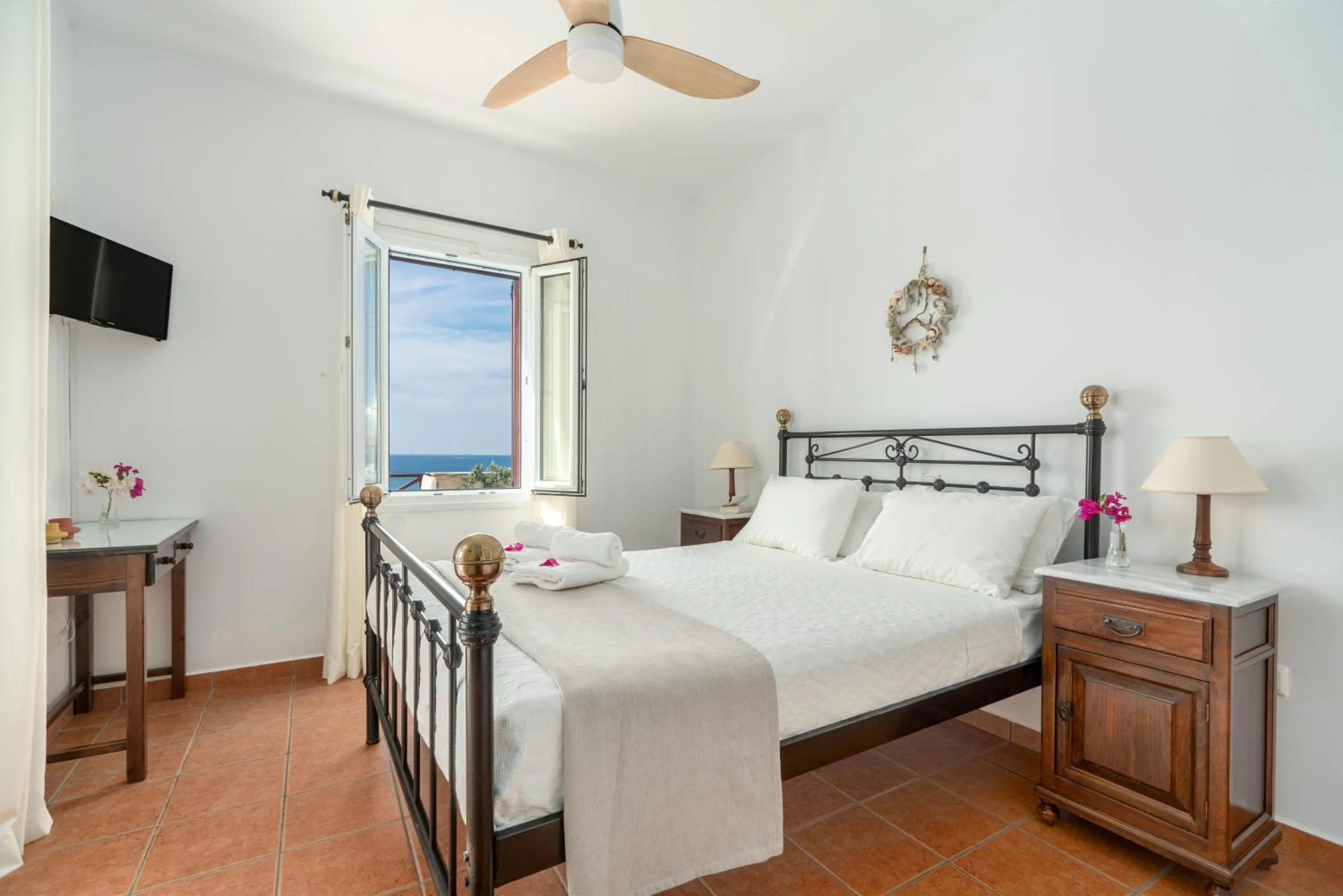 Photo of the whole room, Bed in Reggina's Apartments