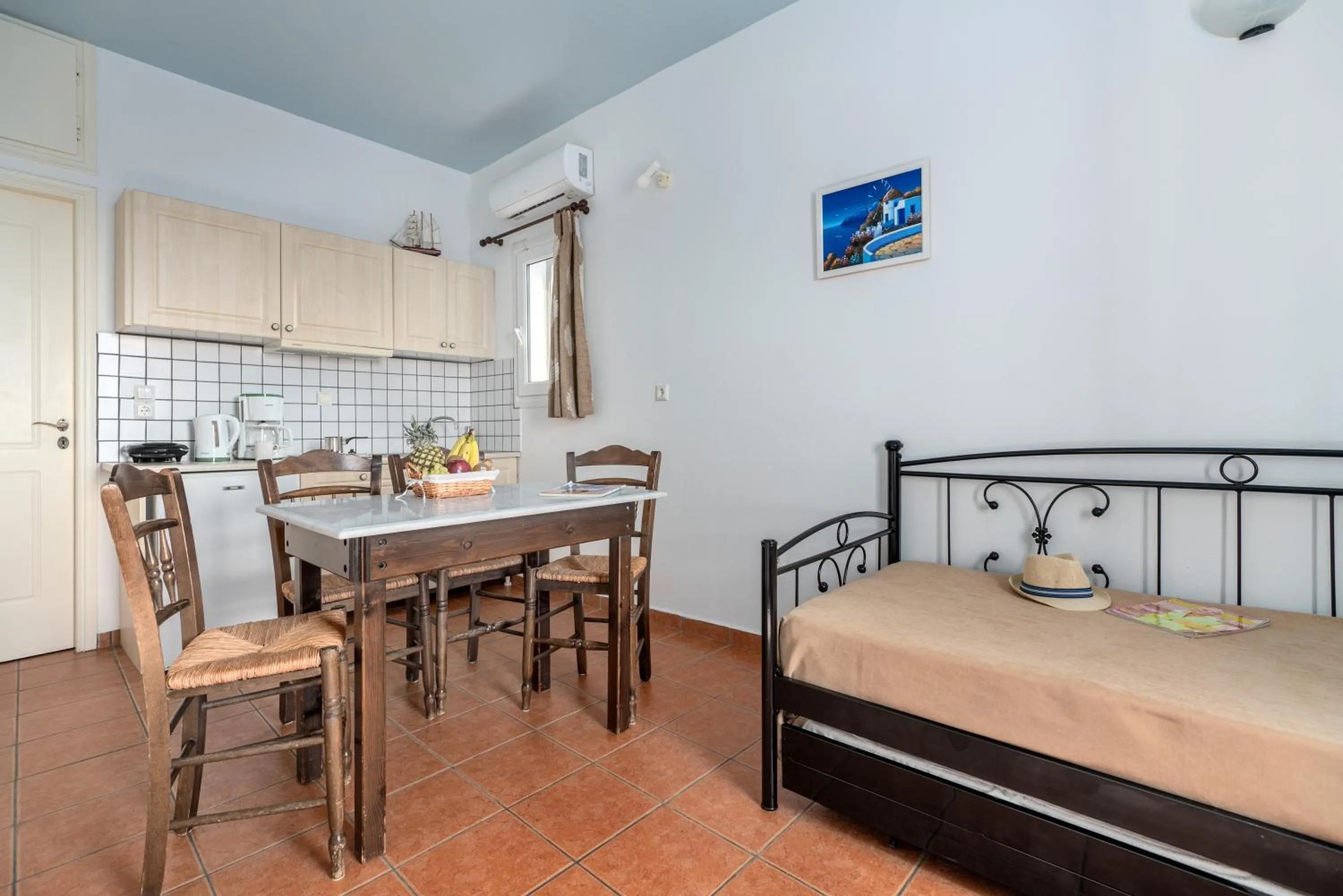 Kitchen or kitchenette, Bed in Reggina's Apartments