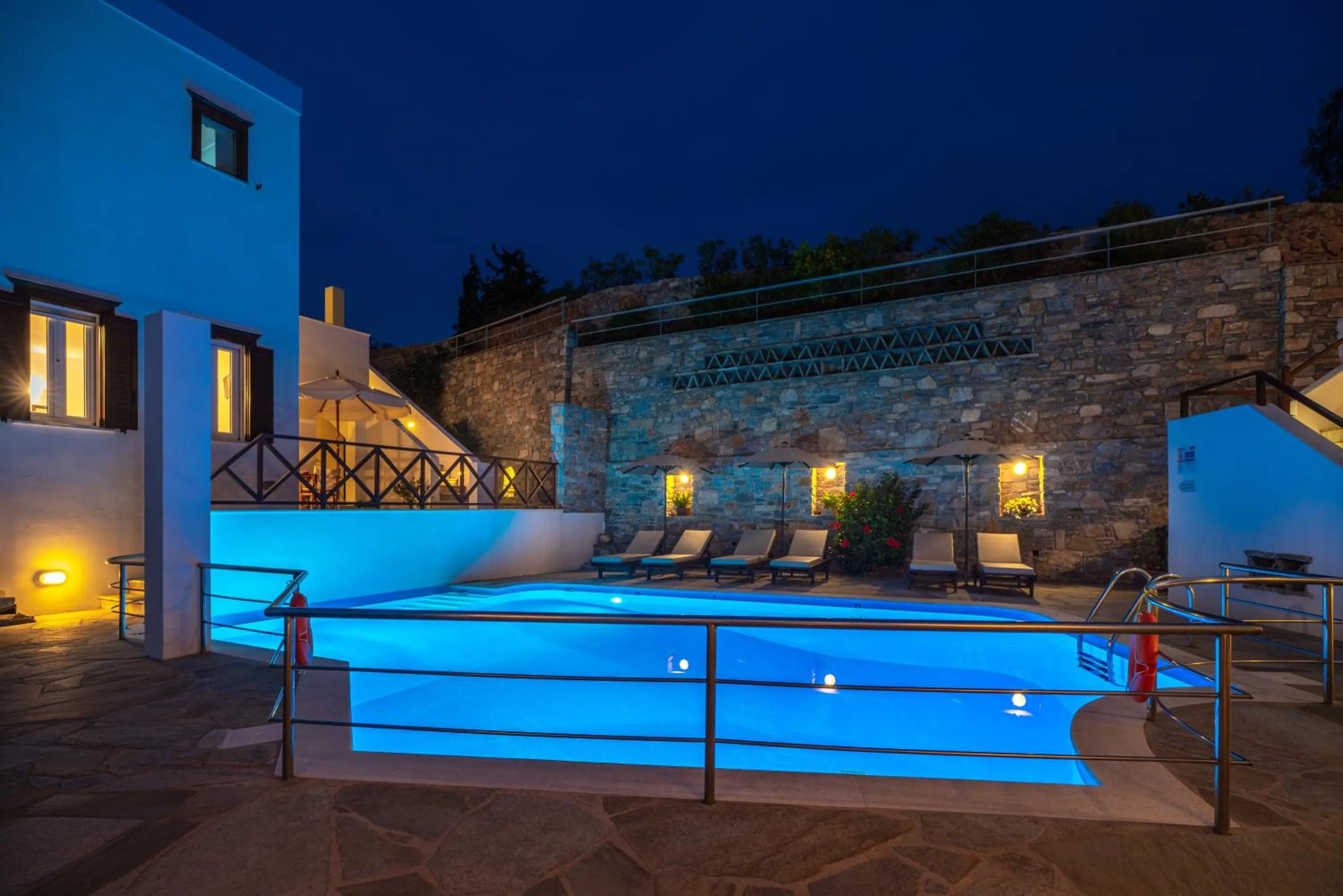 Swimming pool in Reggina's Apartments